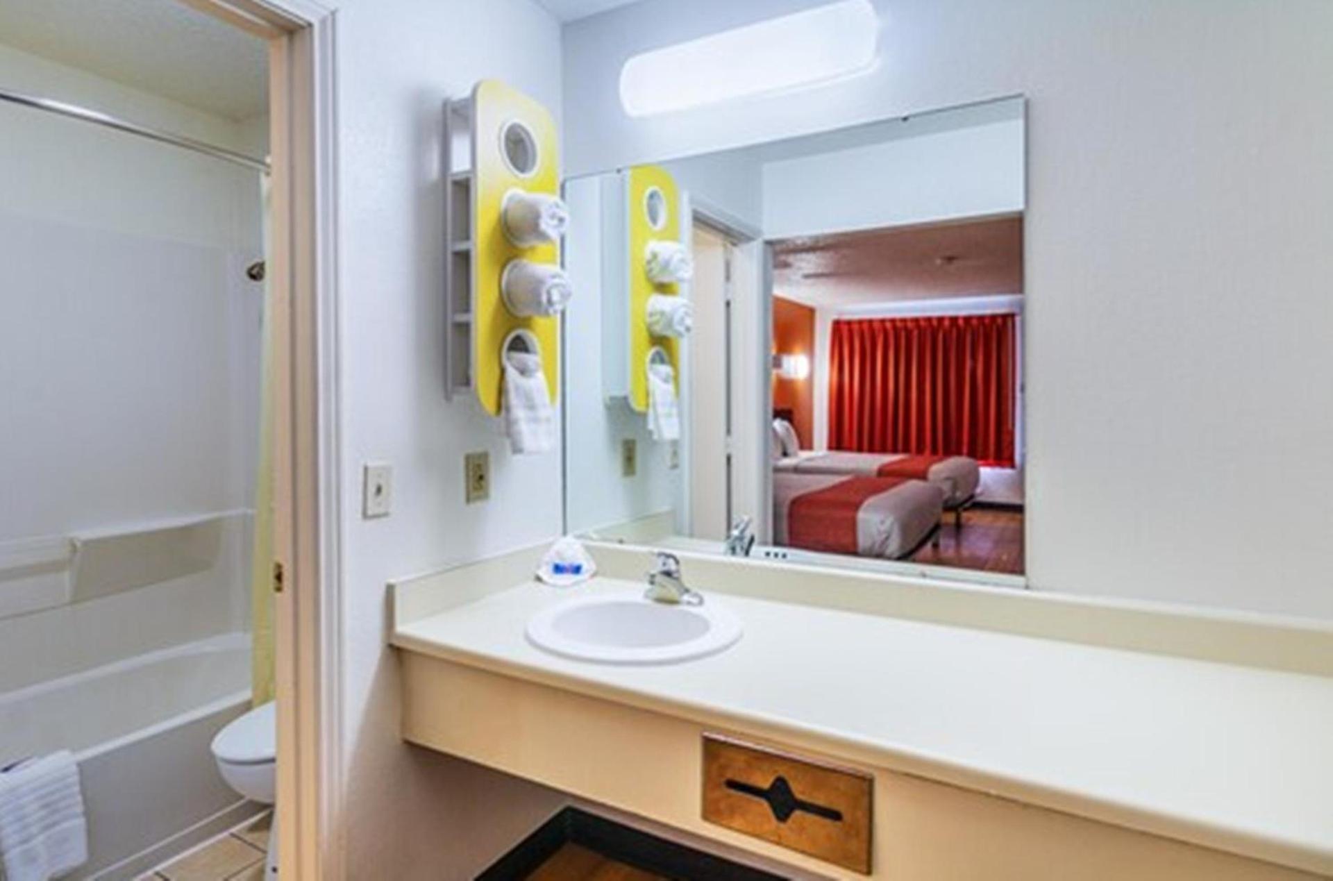 Motel 6-Waxahachie, TX photo 49