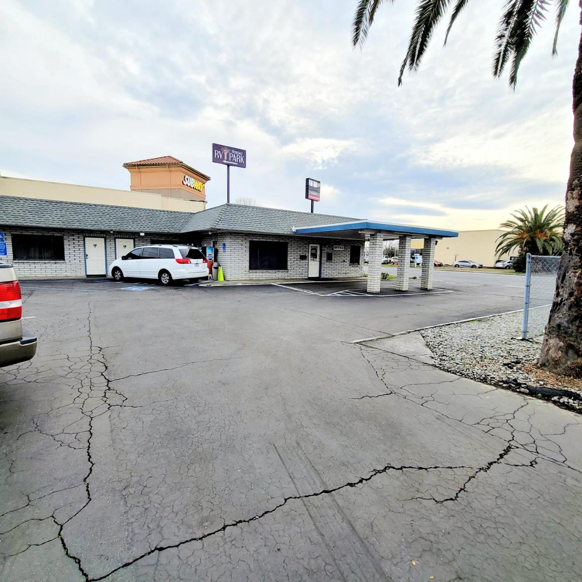 Economy inn photo 11