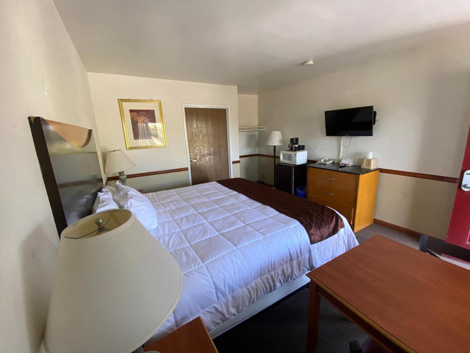 Town and Country Inn photo 87