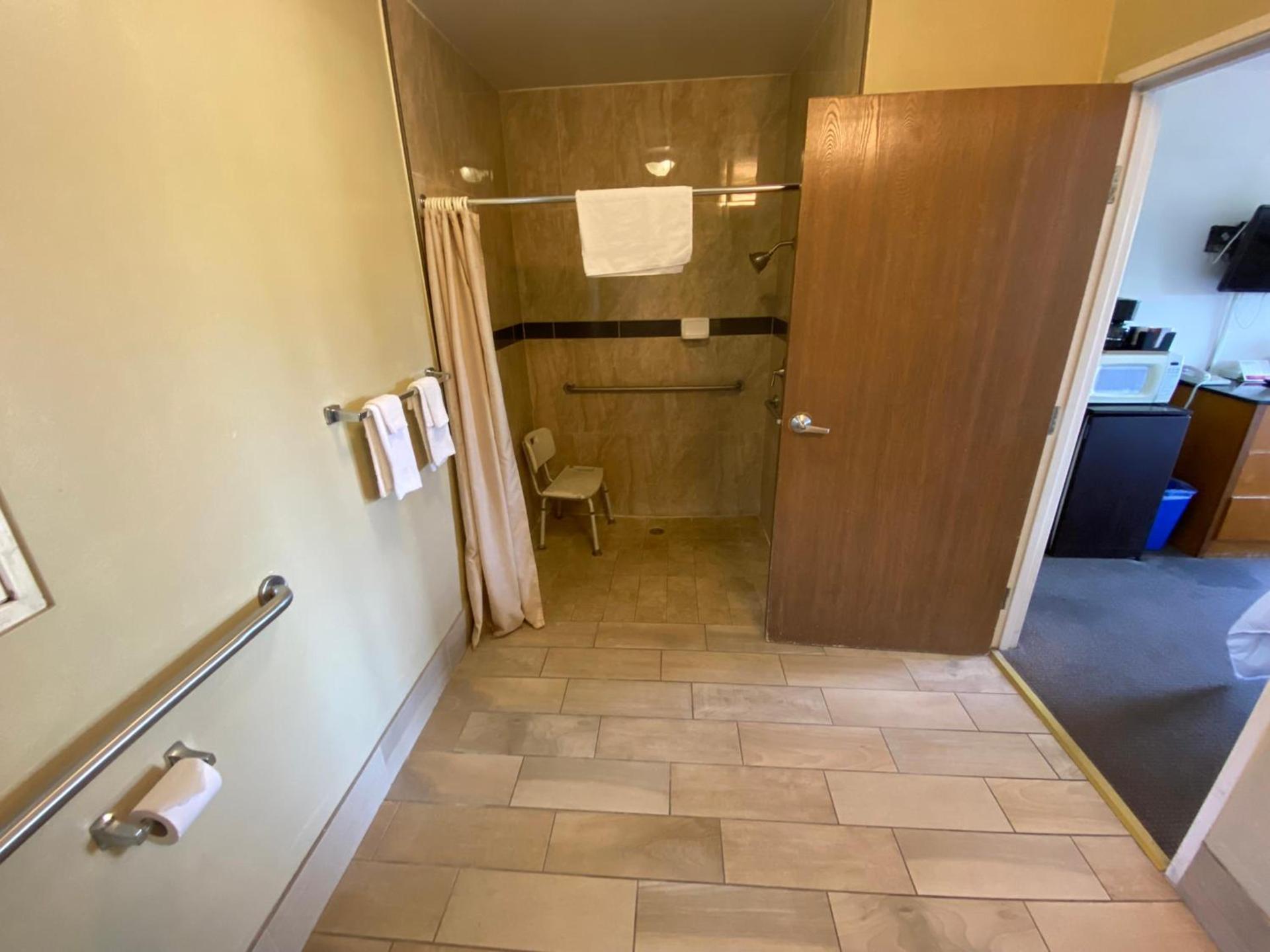 Town and Country Inn photo 92