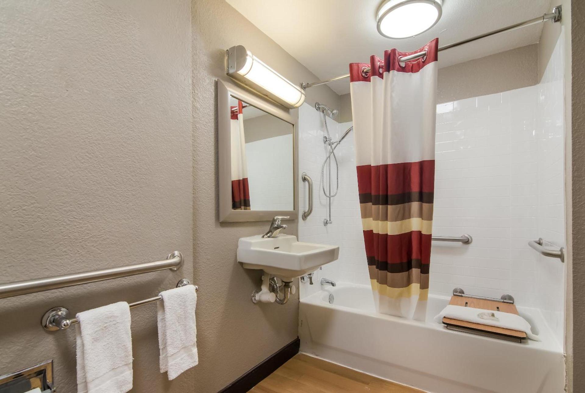Red Roof Inn Durham - Triangle Park photo 32