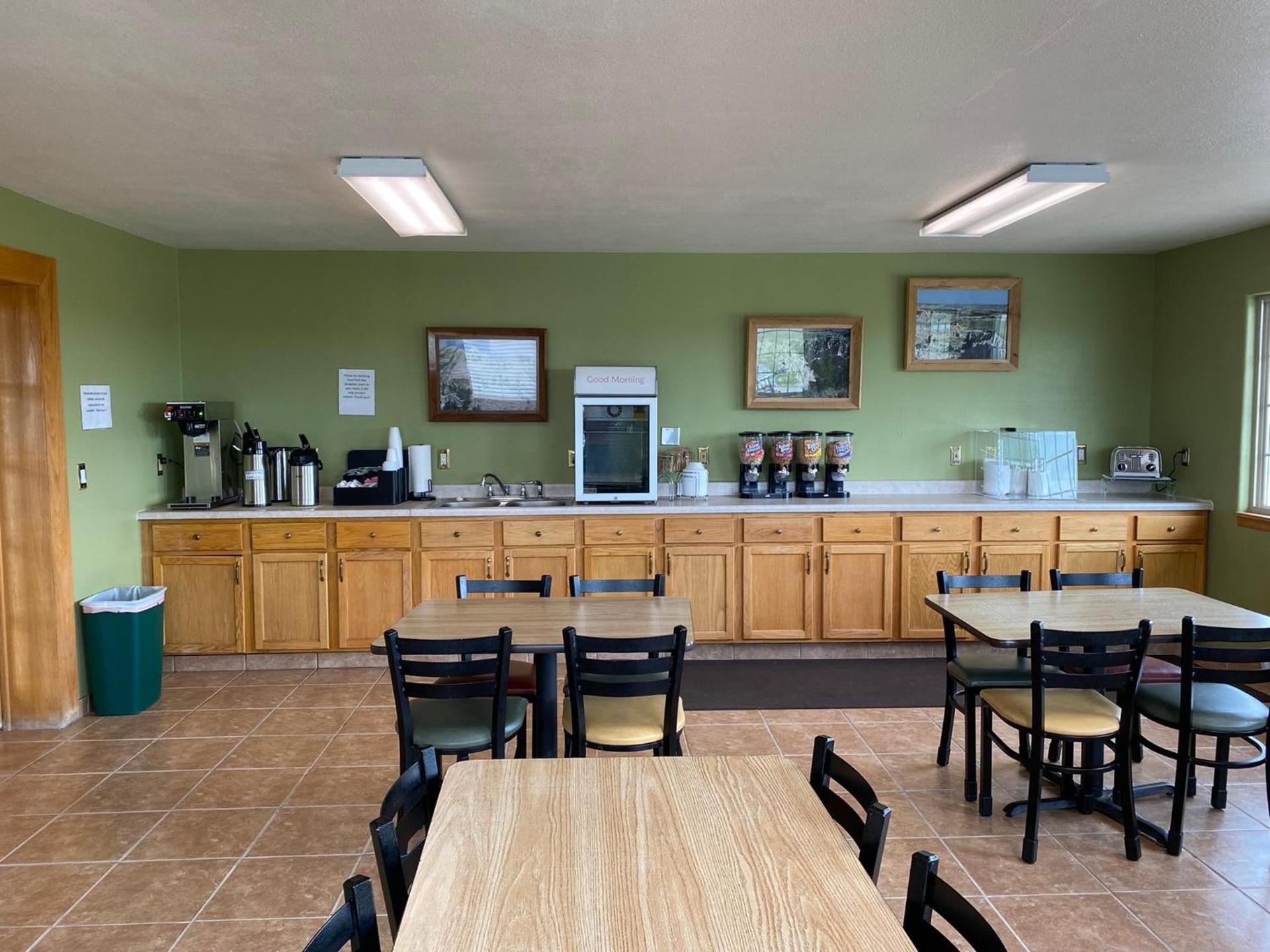 Americas Best Value Inn Kadoka photo 7