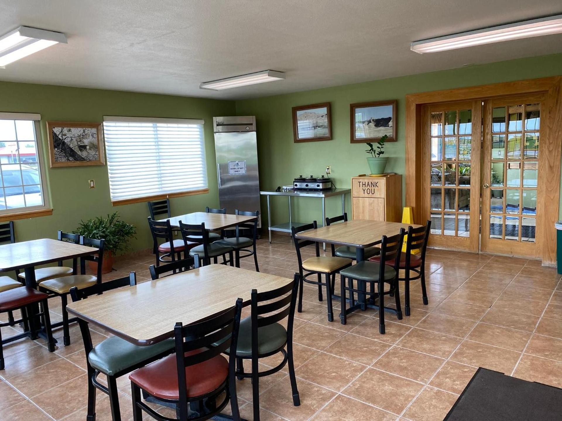 Americas Best Value Inn Kadoka photo 8