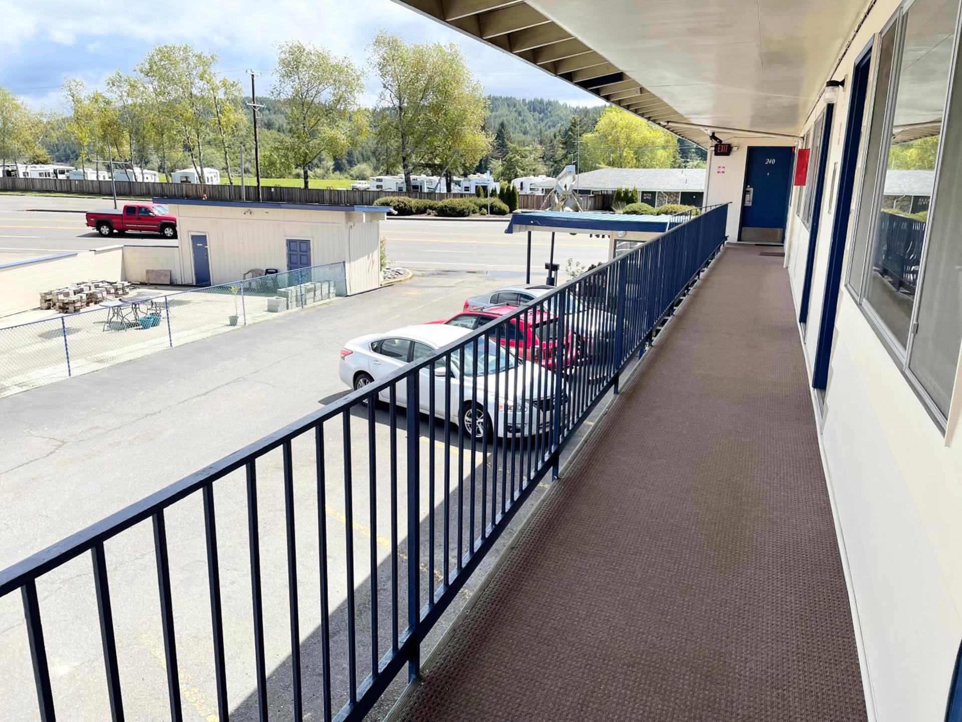 Economy Inn photo 6
