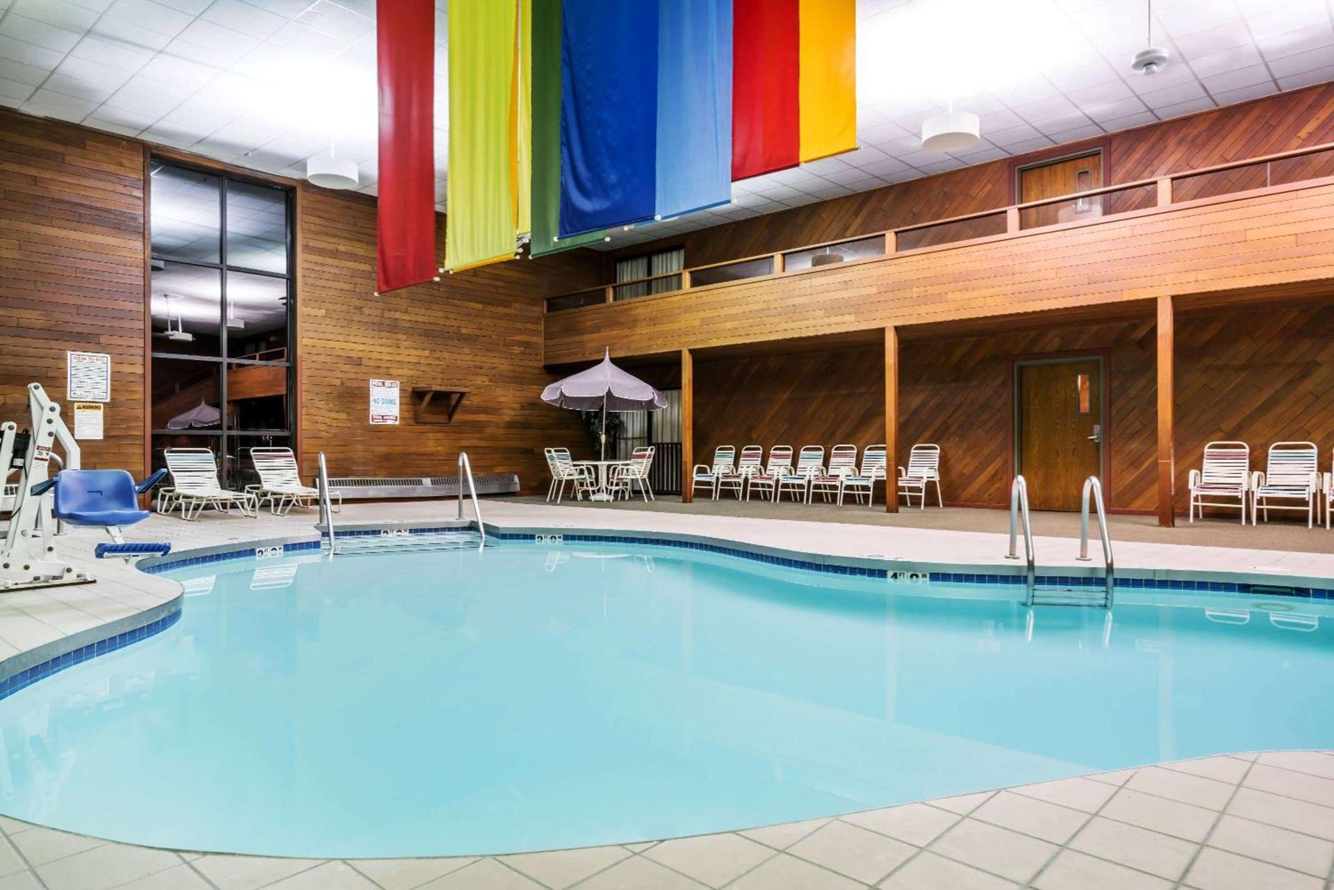 Days Inn & Suites by Wyndham Wausau photo 8