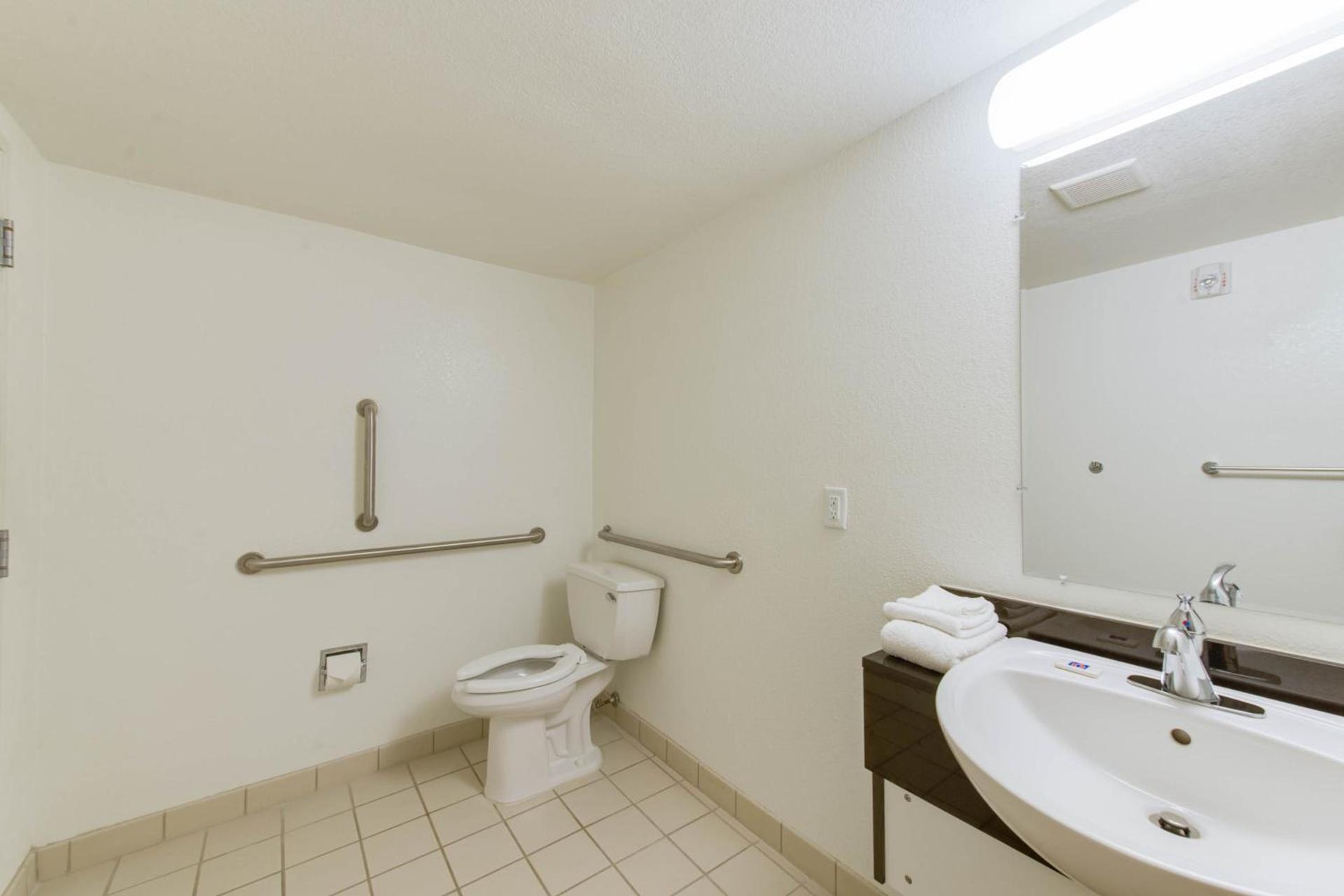 Travelodge by Wyndham Norfolk Airport photo 31