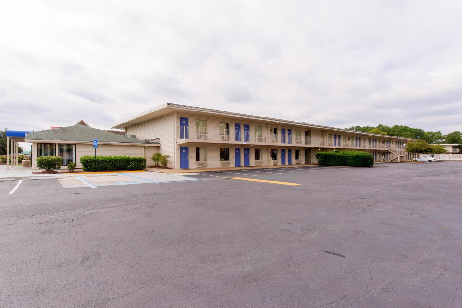 Travelodge by Wyndham Norfolk Airport photo 36