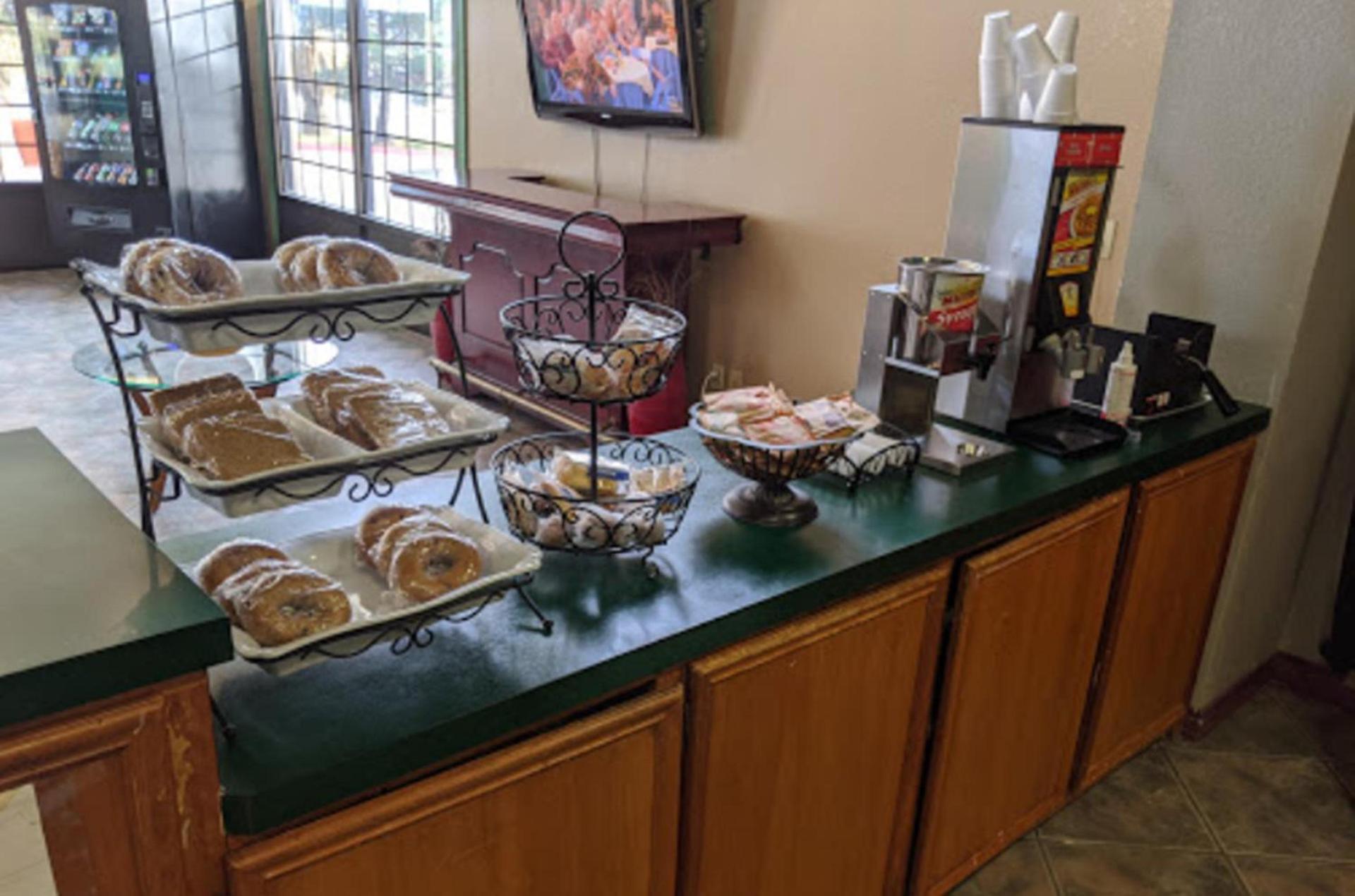 Atrium Inn photo 15