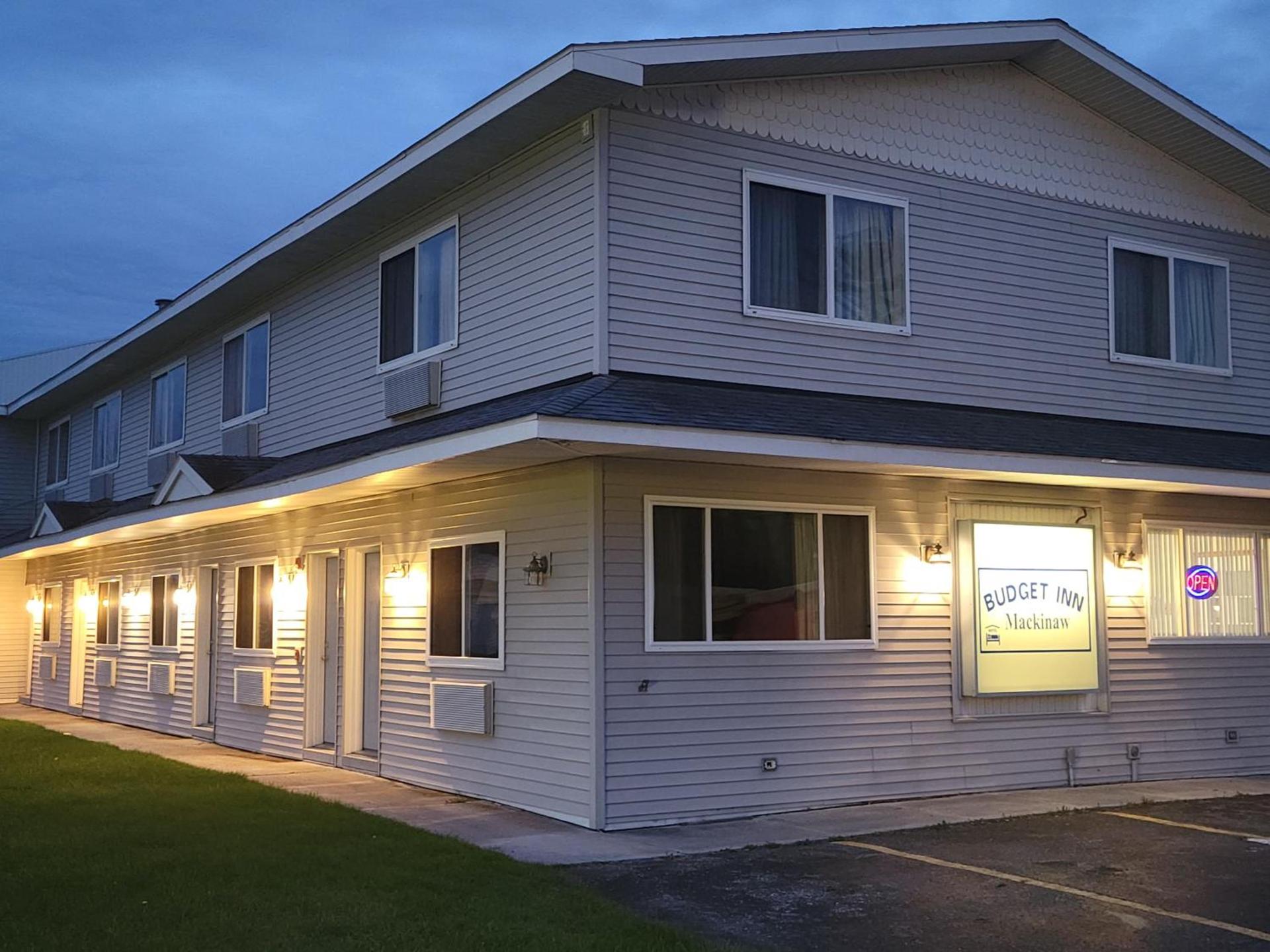 Mackinaw Budget Inn photo 19