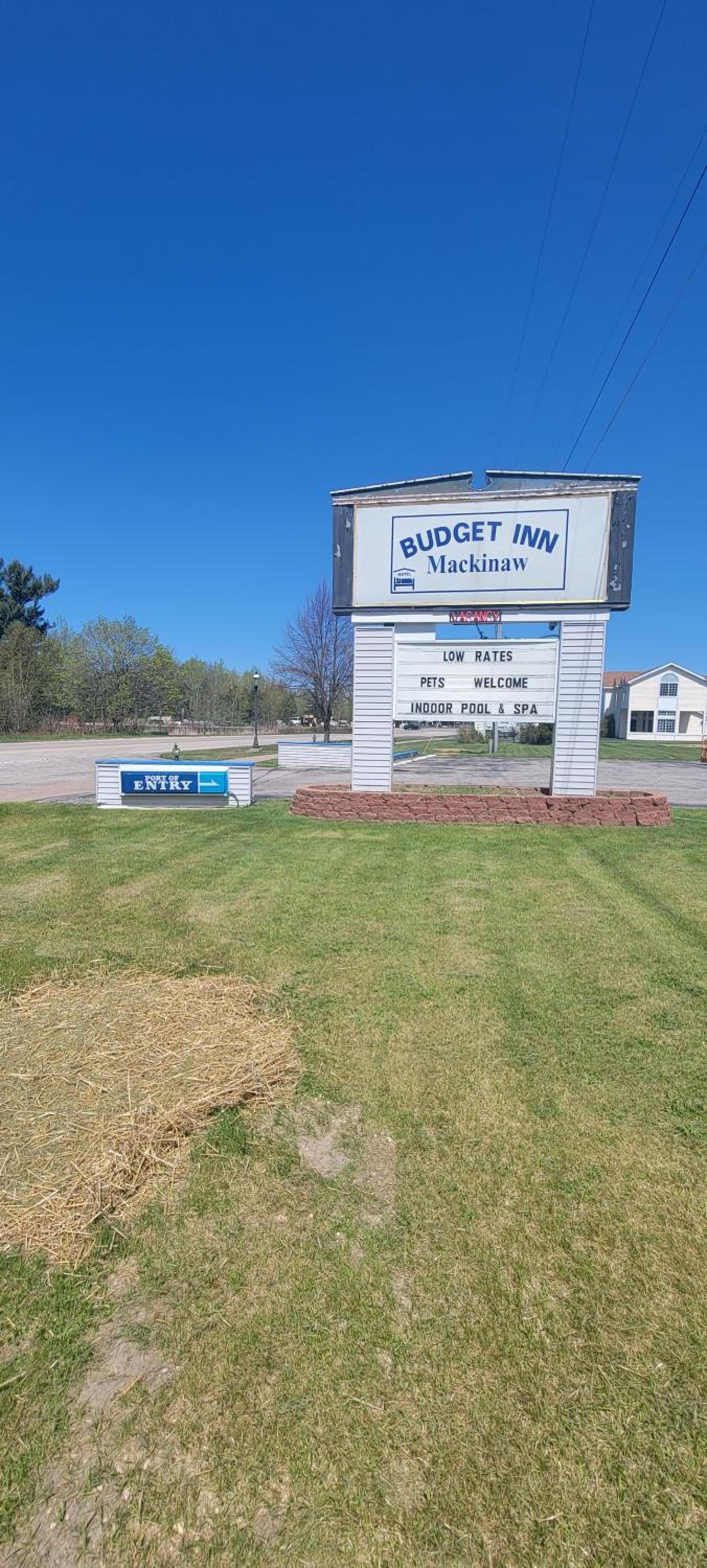 Mackinaw Budget Inn photo 25