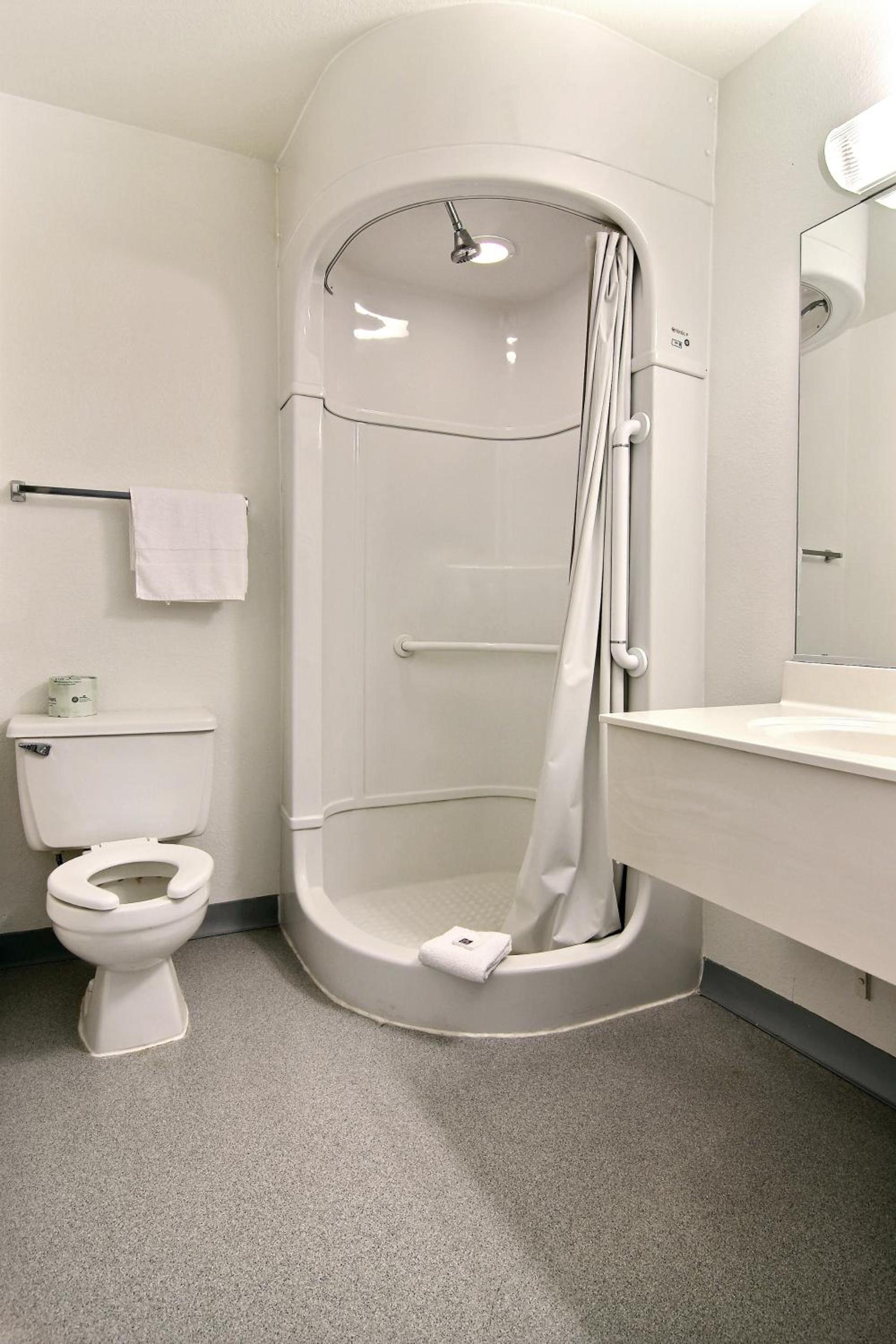Travelodge by Wyndham Raton photo 2