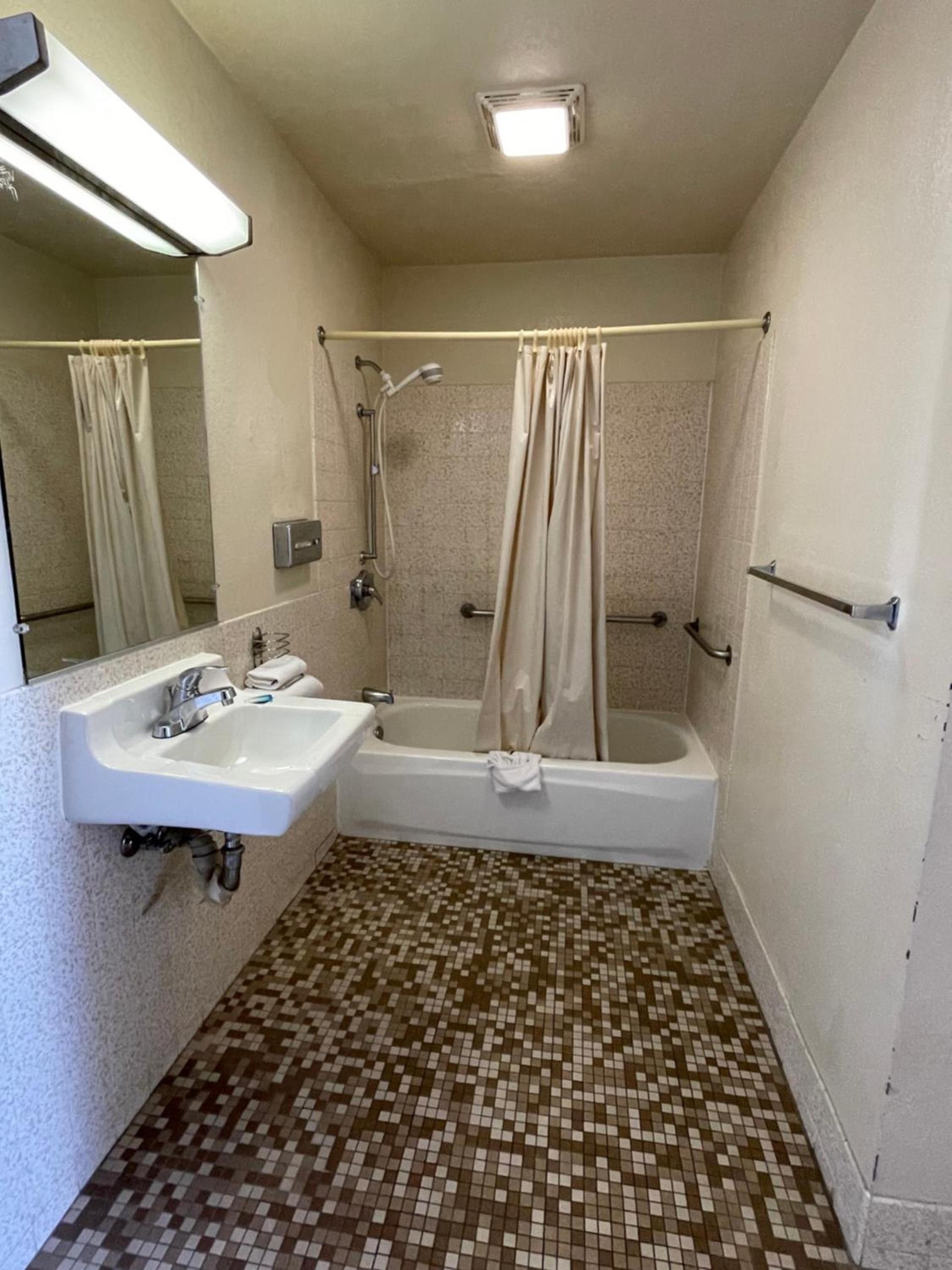 Palms Inn & Suites photo 13