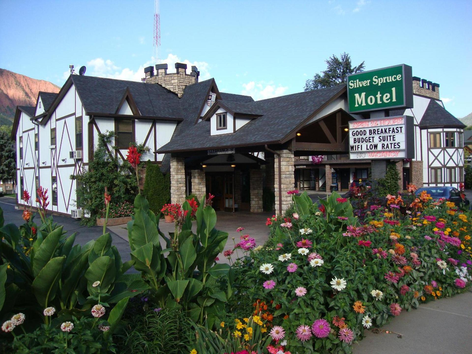 Silver Spruce Inn photo 2