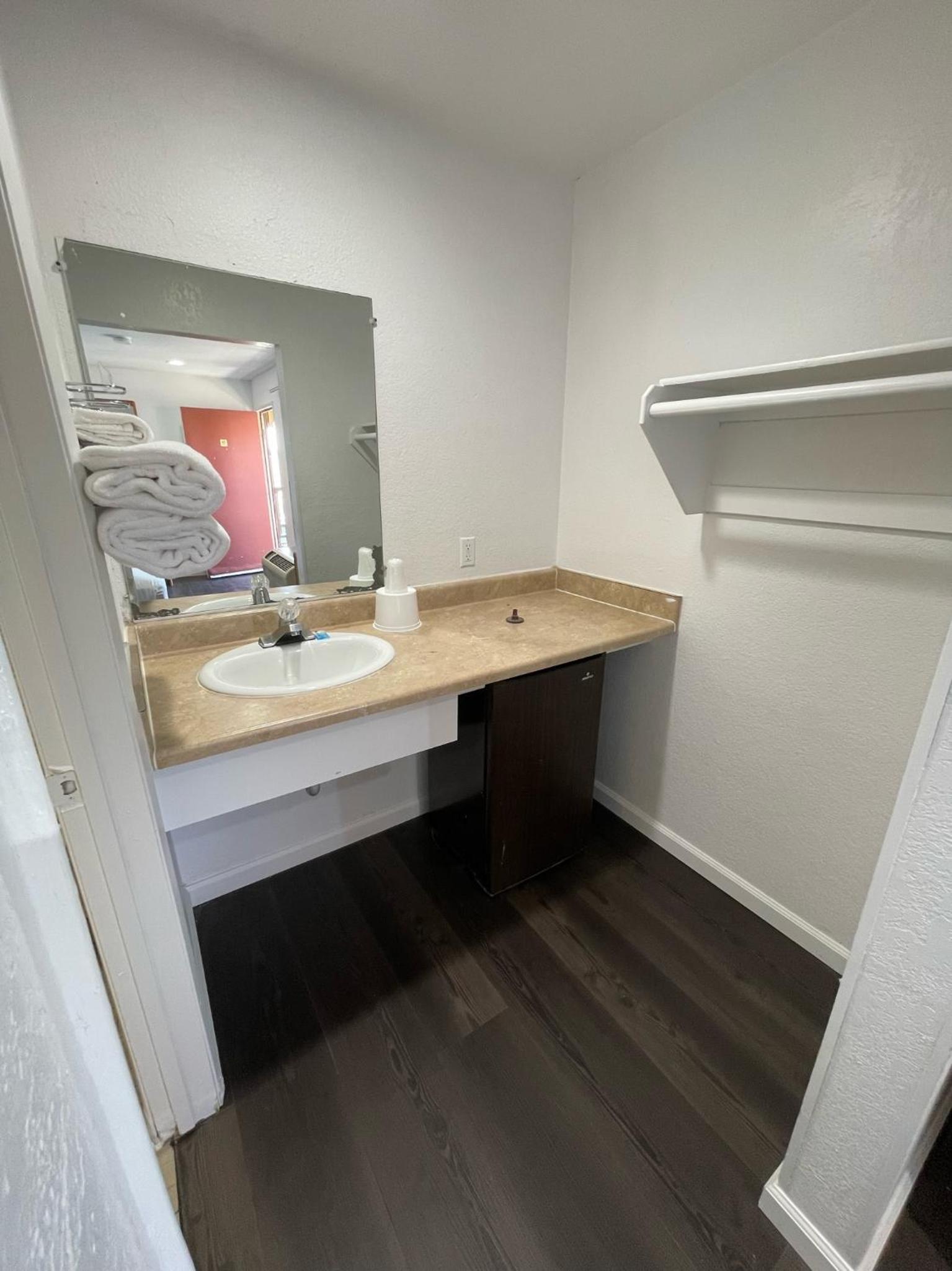 Palms Inn & Suites photo 8