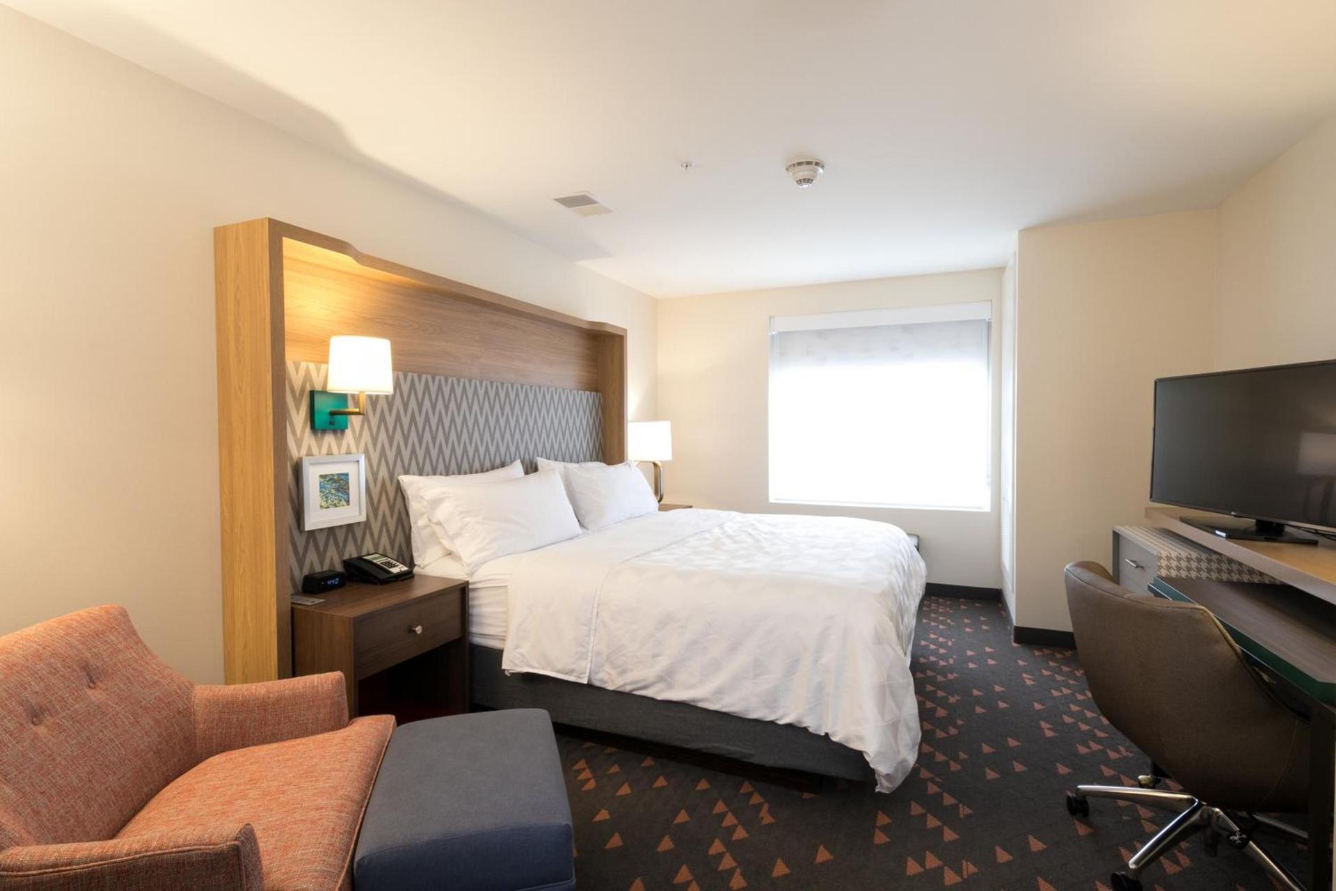 Holiday Inn & Suites Kalamazoo West photo 35