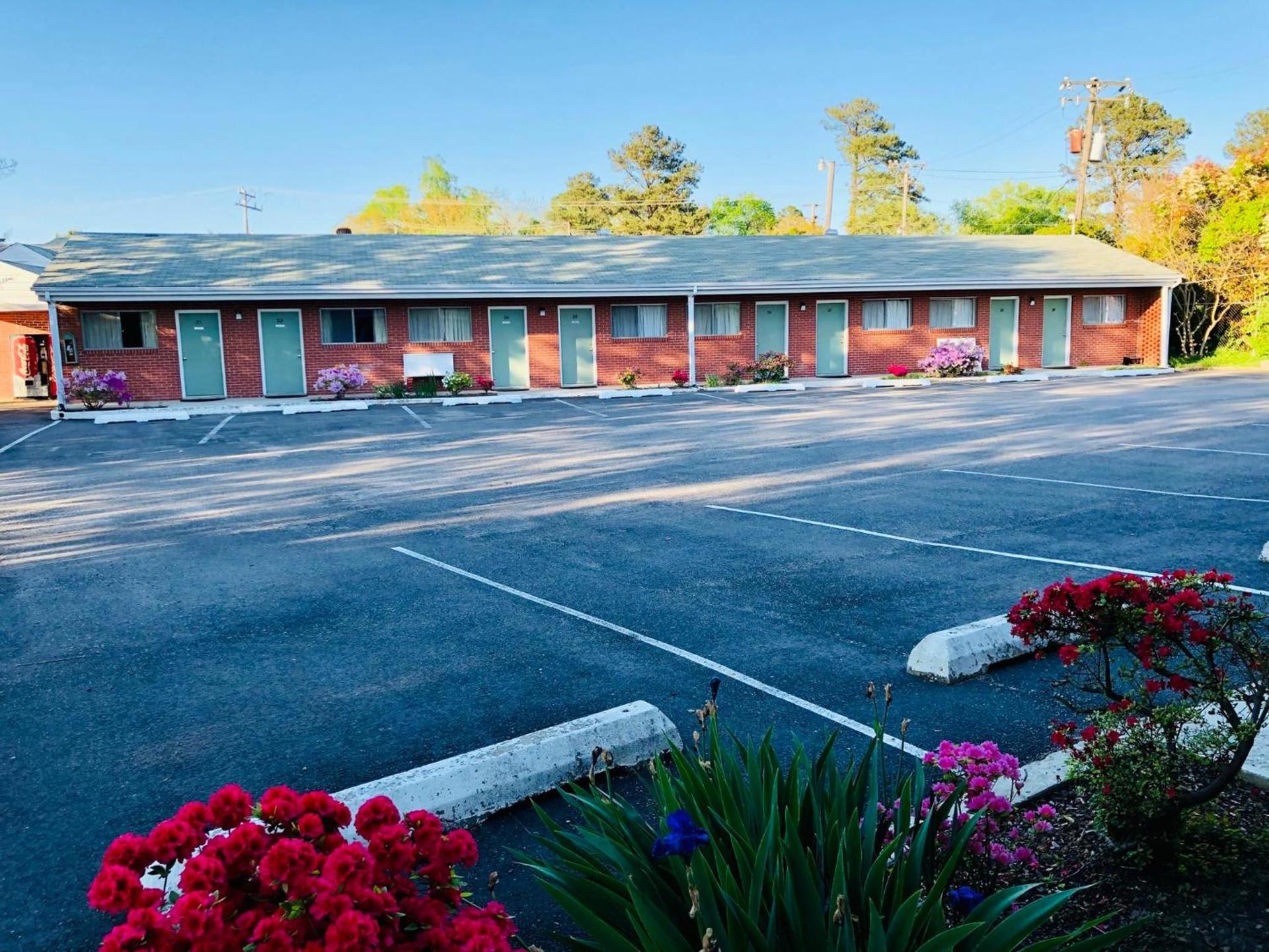 Bassett Motel photo 8
