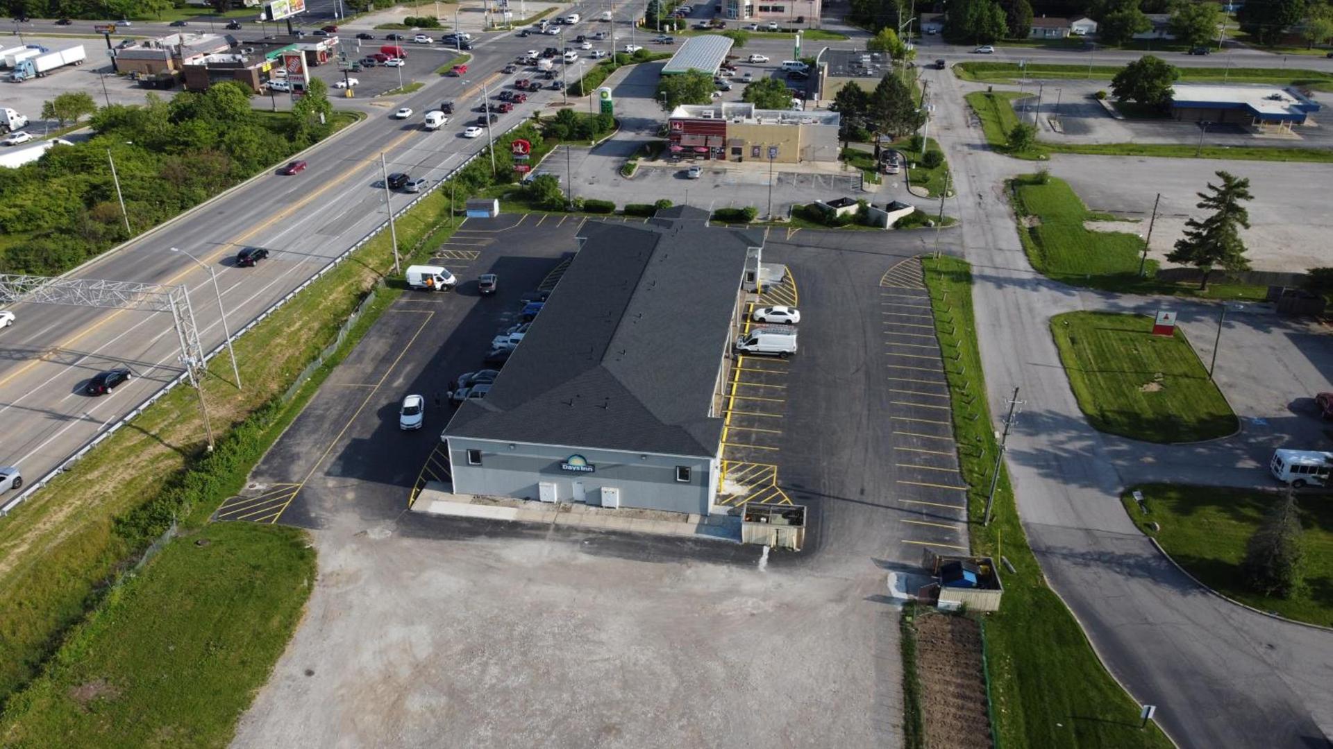 Days Inn by Wyndham Indianapolis East Post Road photo 26