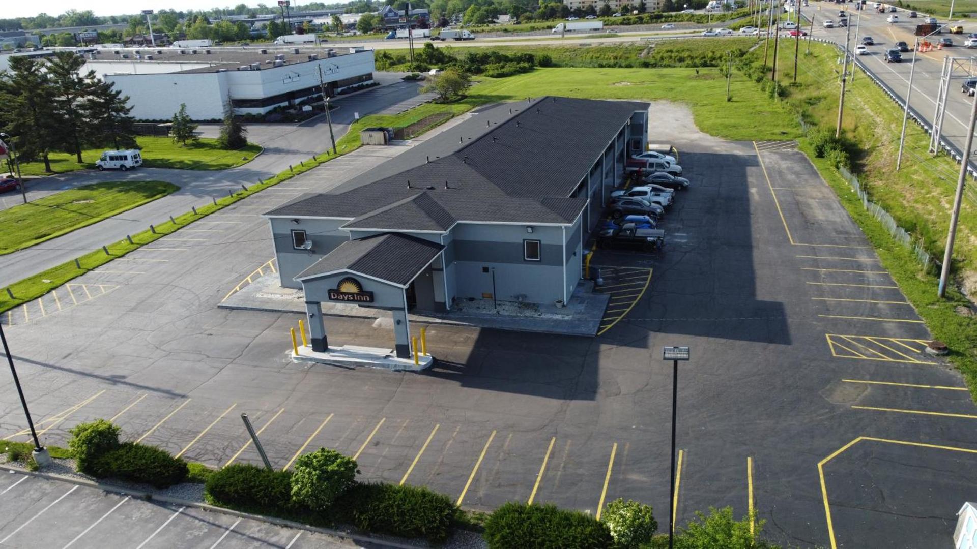 Days Inn by Wyndham Indianapolis East Post Road photo 9