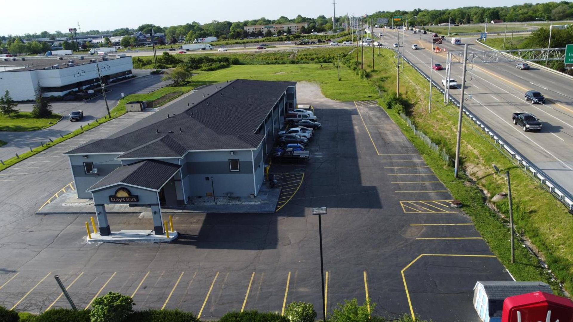 Days Inn by Wyndham Indianapolis East Post Road photo 11