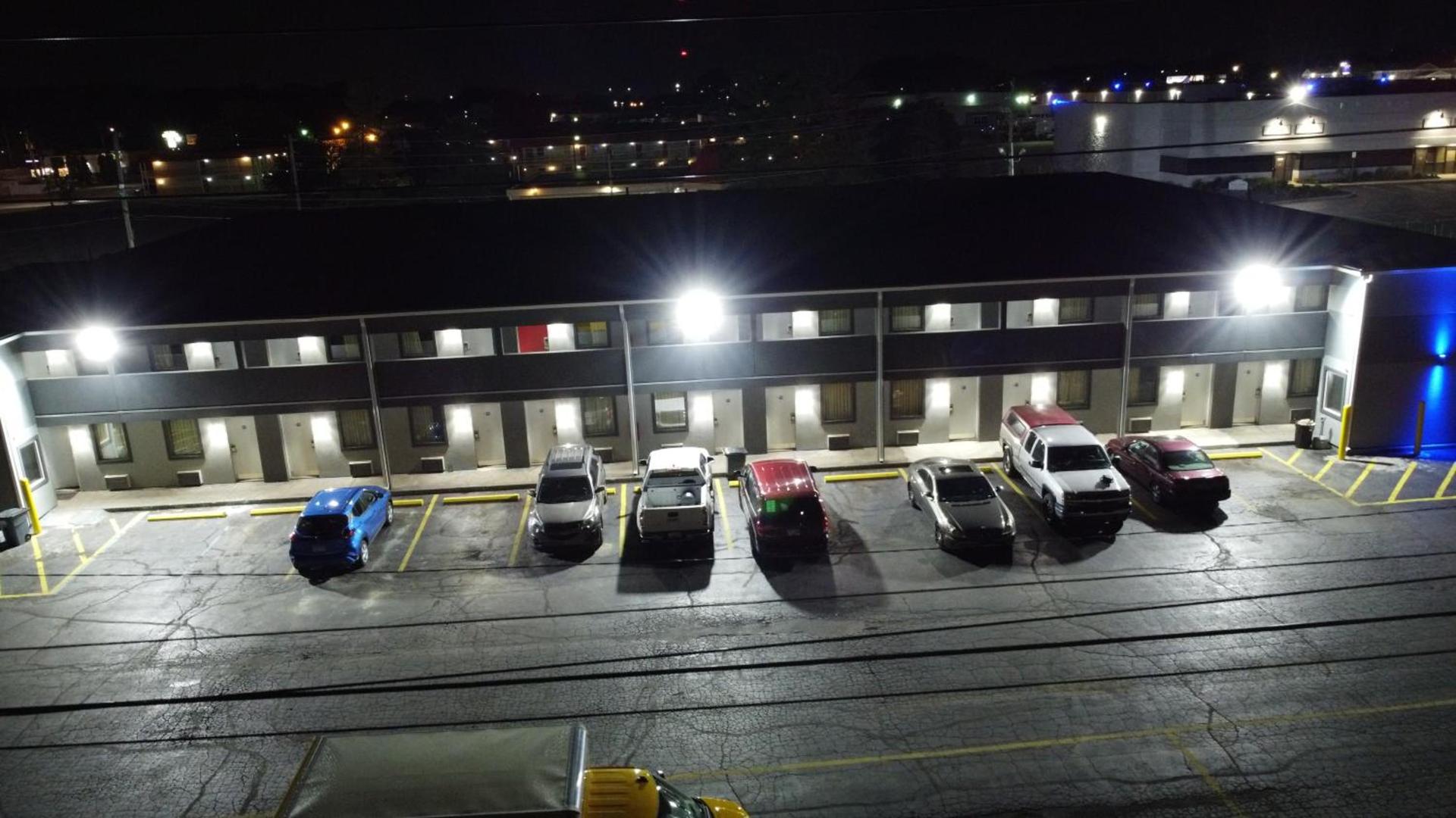 Days Inn by Wyndham Indianapolis East Post Road photo 37