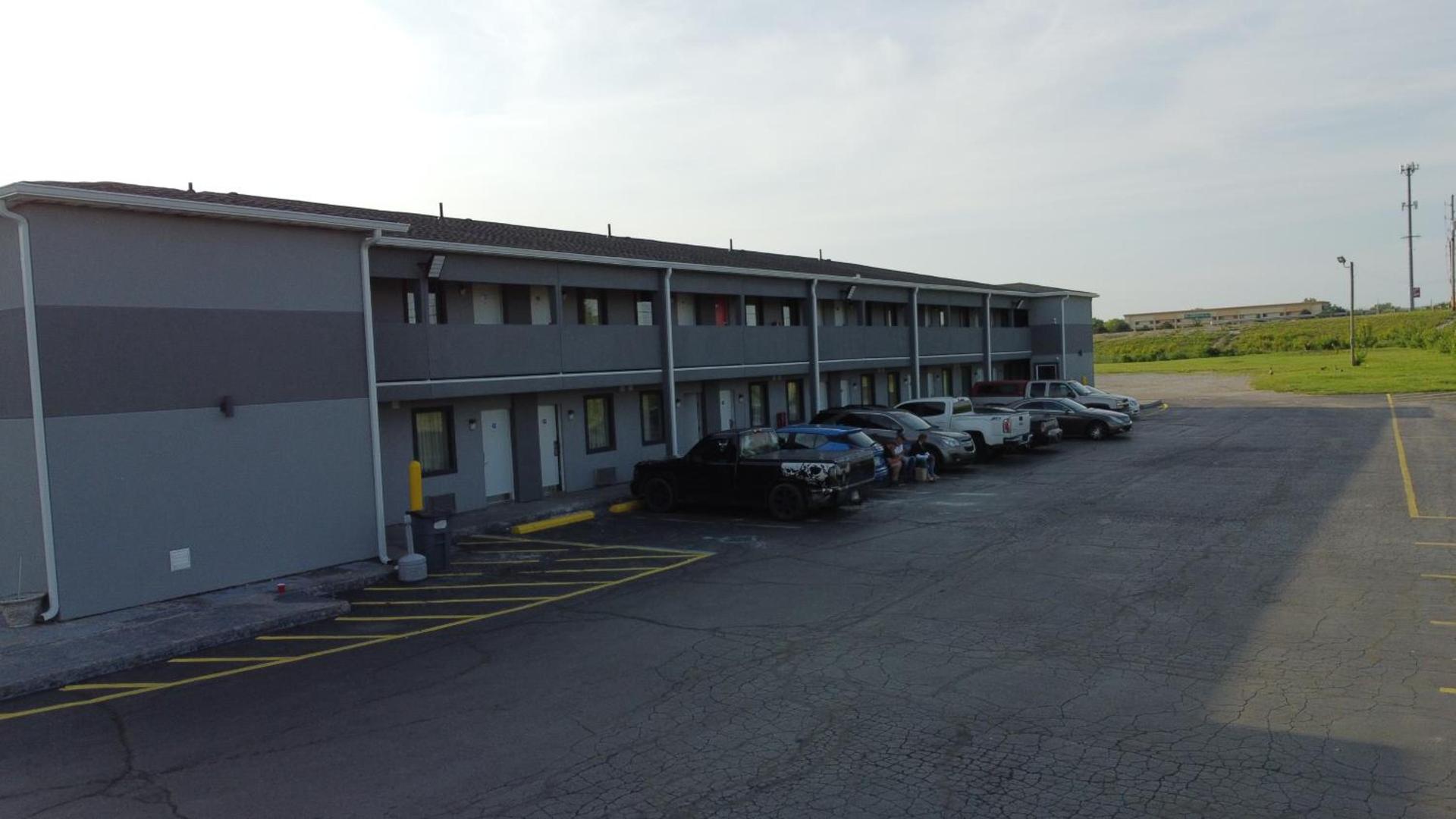 Days Inn by Wyndham Indianapolis East Post Road photo 24