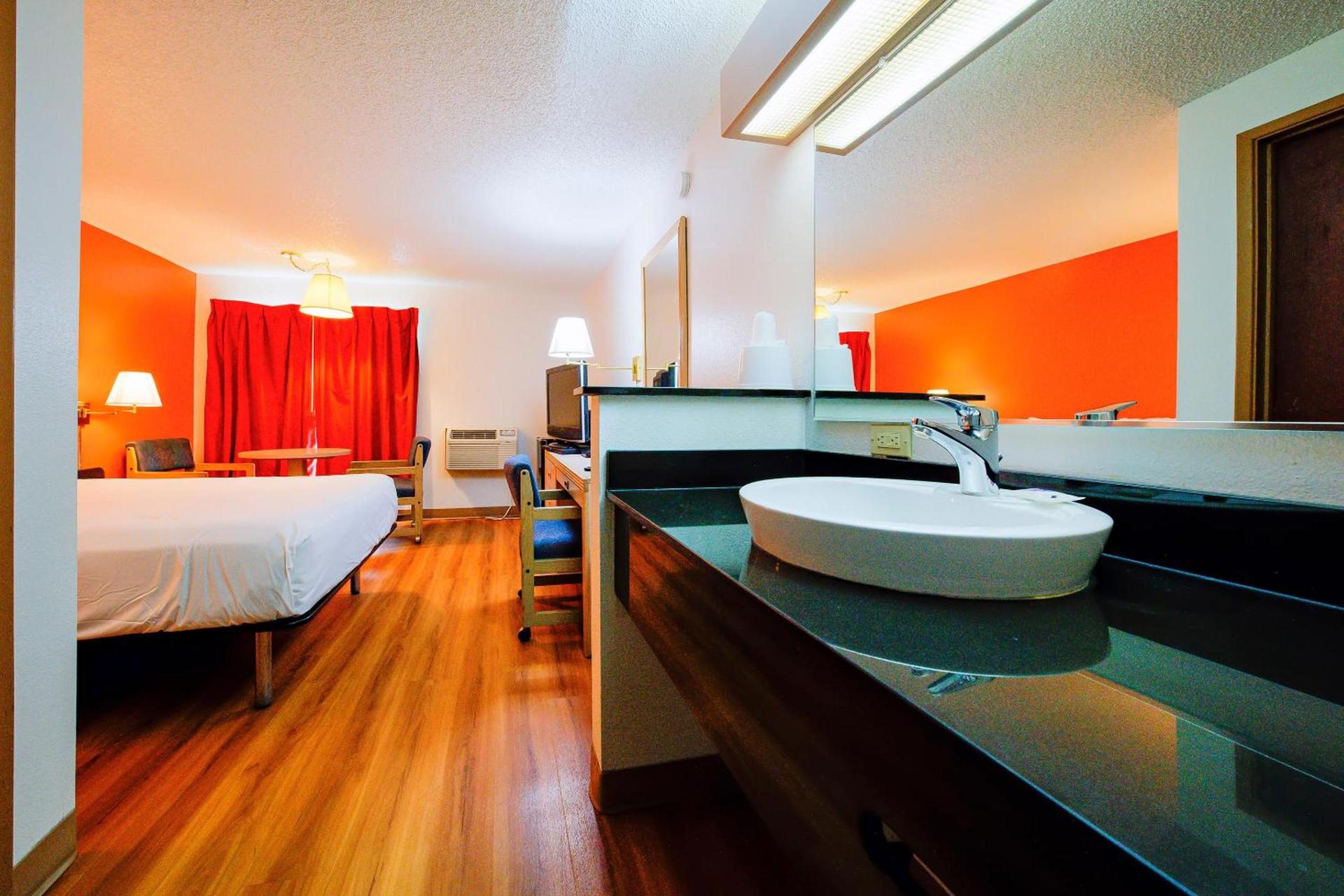Hermiston Inn & Suites photo 98