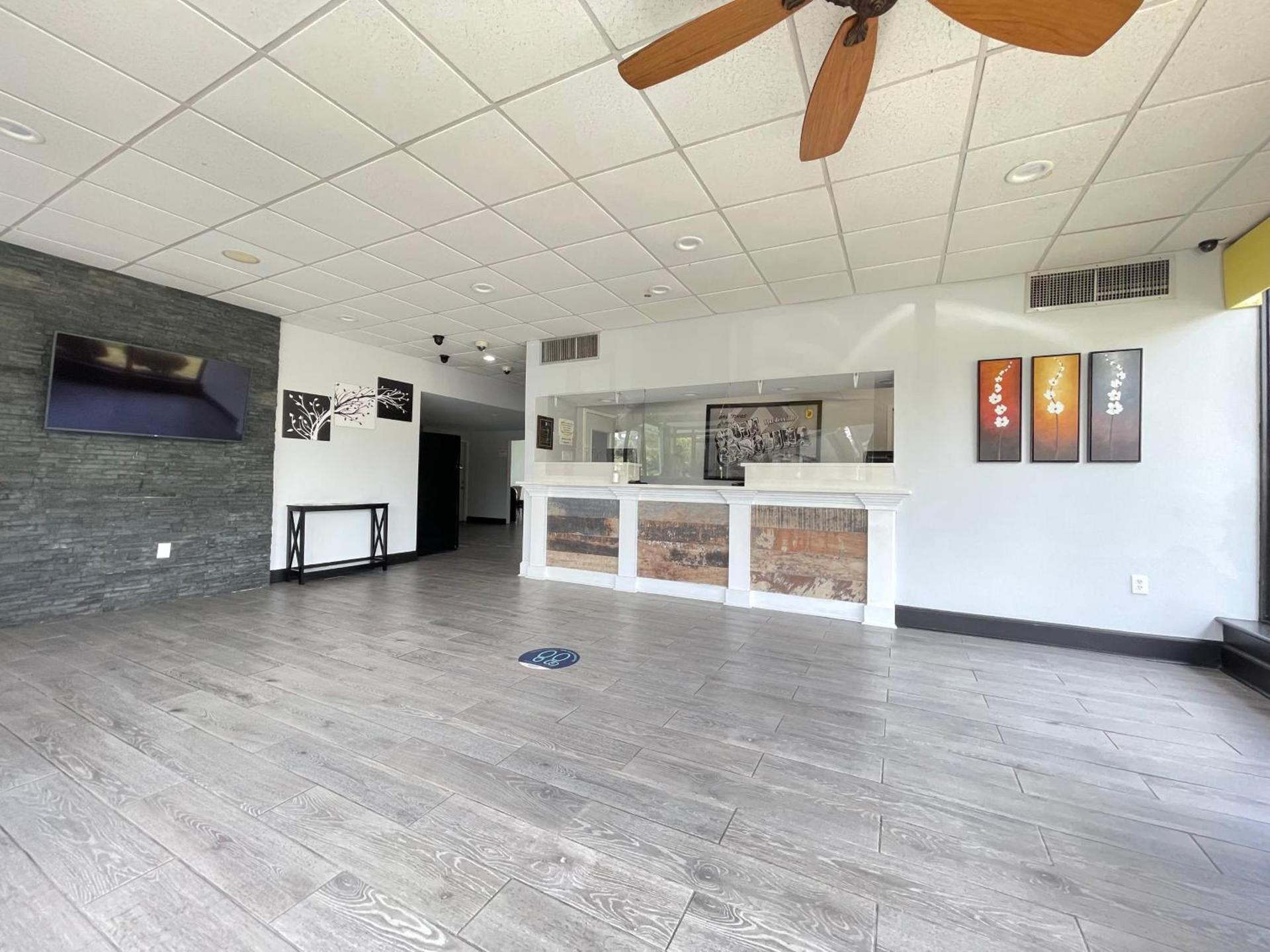 Super 8 by Wyndham Hardeeville - Savannah North photo 33