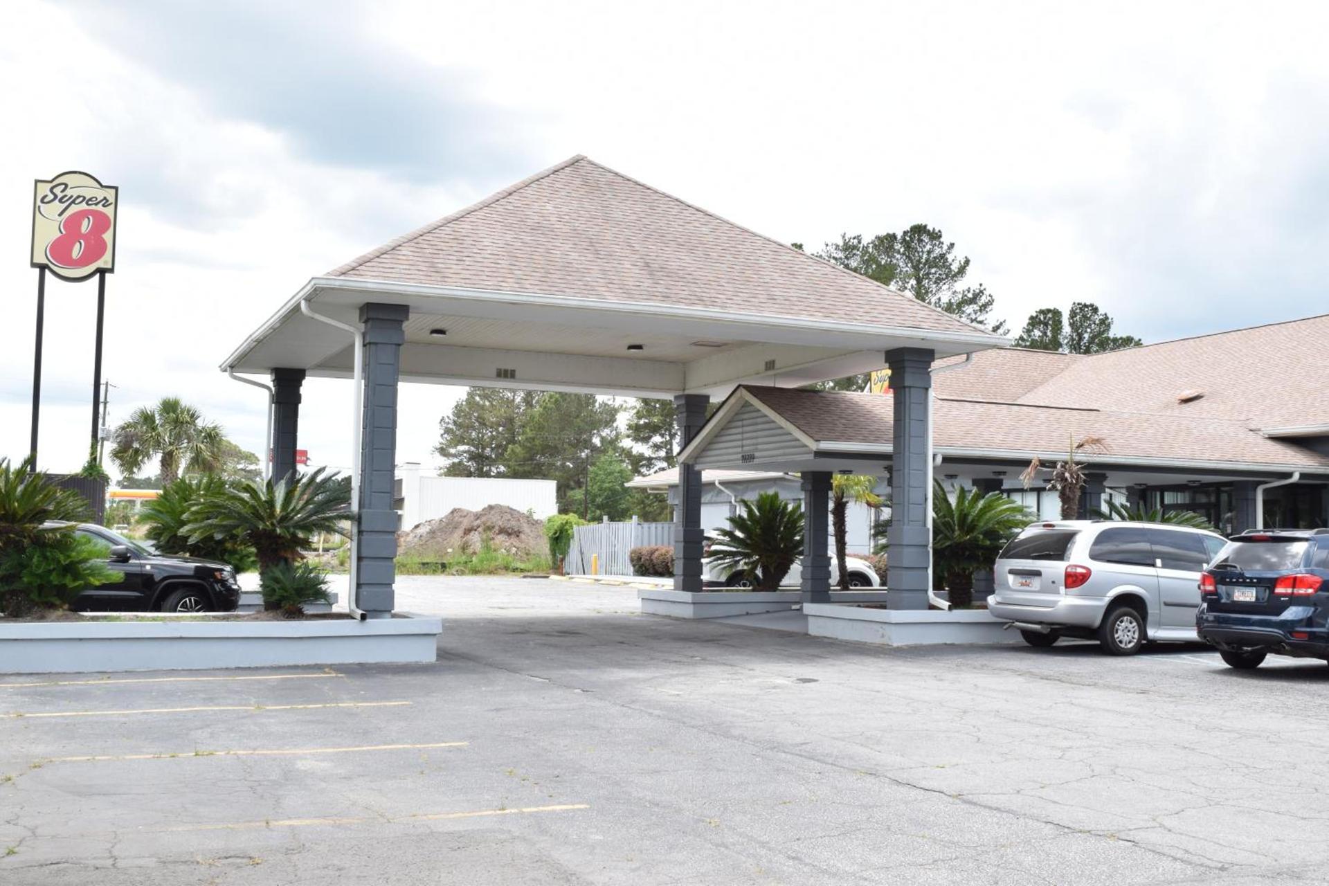 Super 8 by Wyndham Hardeeville - Savannah North photo 2