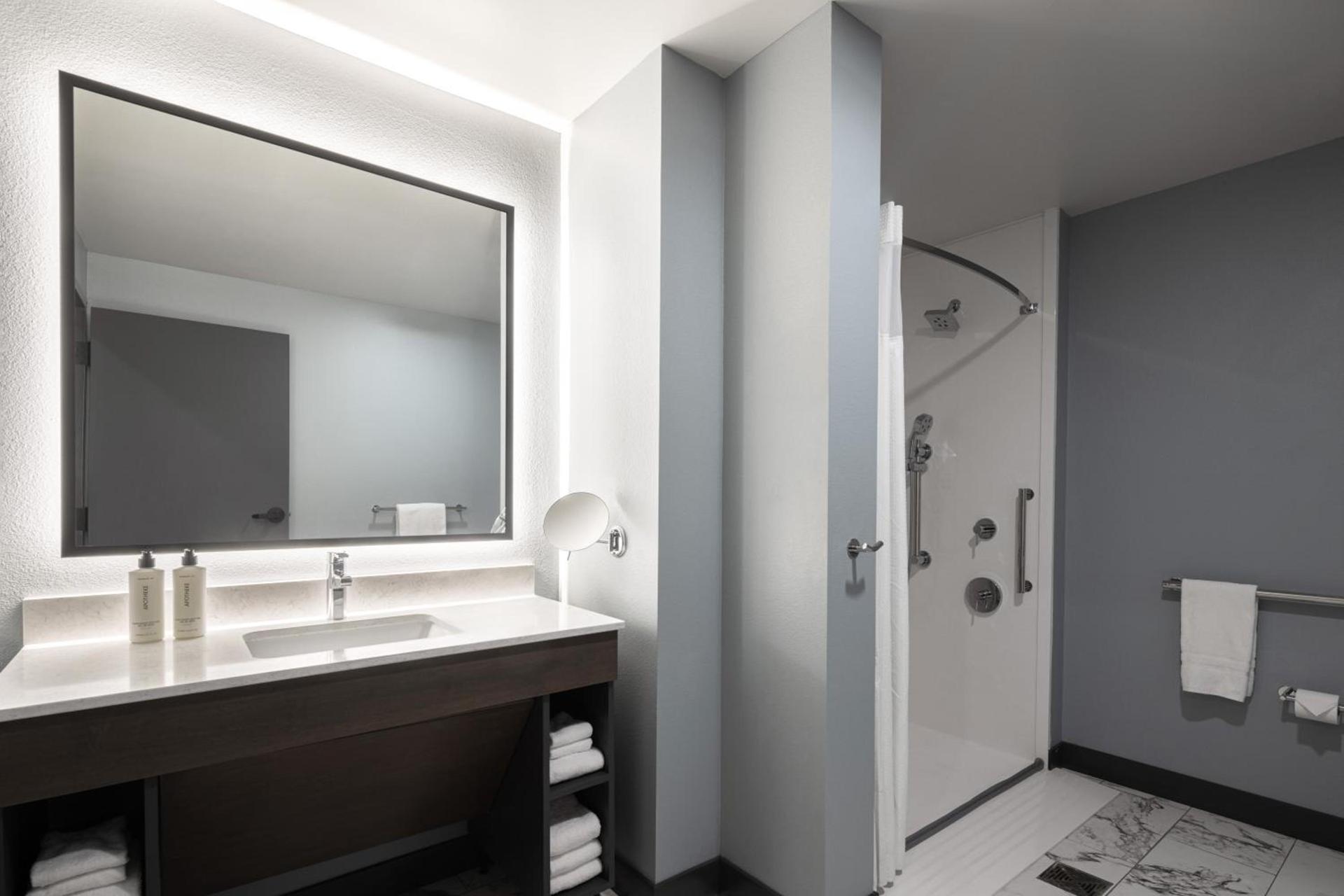 Crowne Plaza - Kearney by IHG photo 23