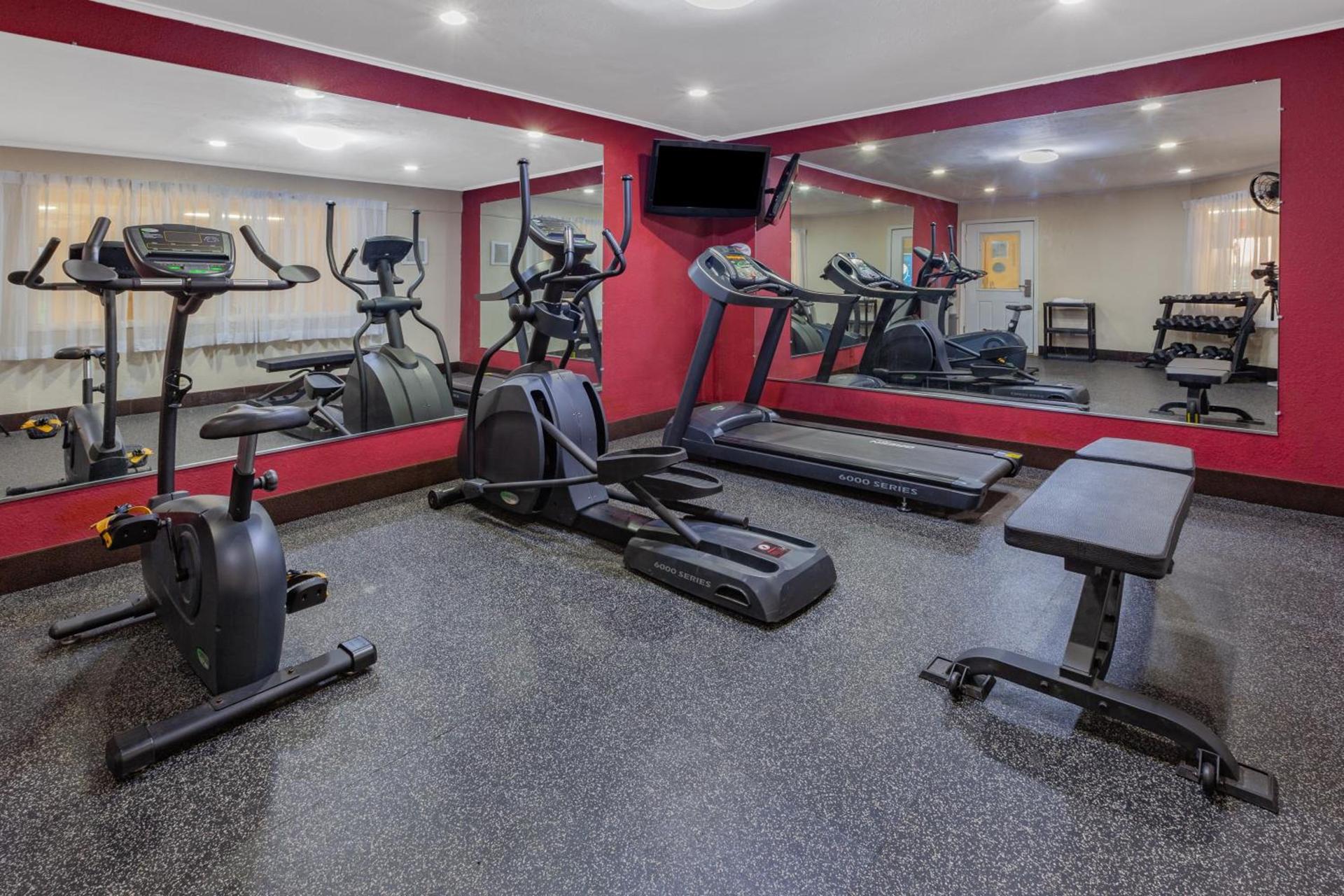 Baymont by Wyndham Perrysburg-Toledo photo 65