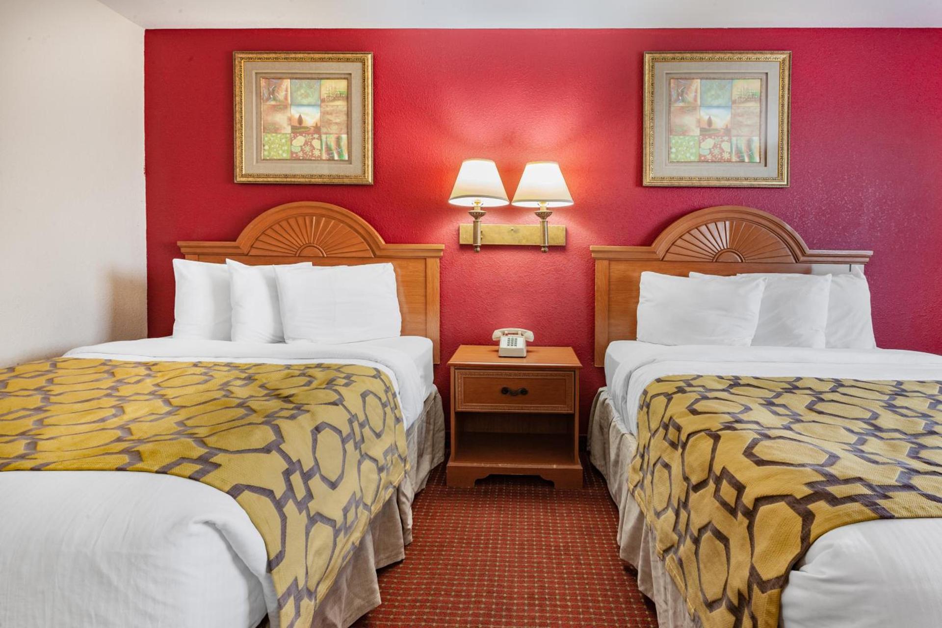Baymont by Wyndham Perrysburg-Toledo photo 56