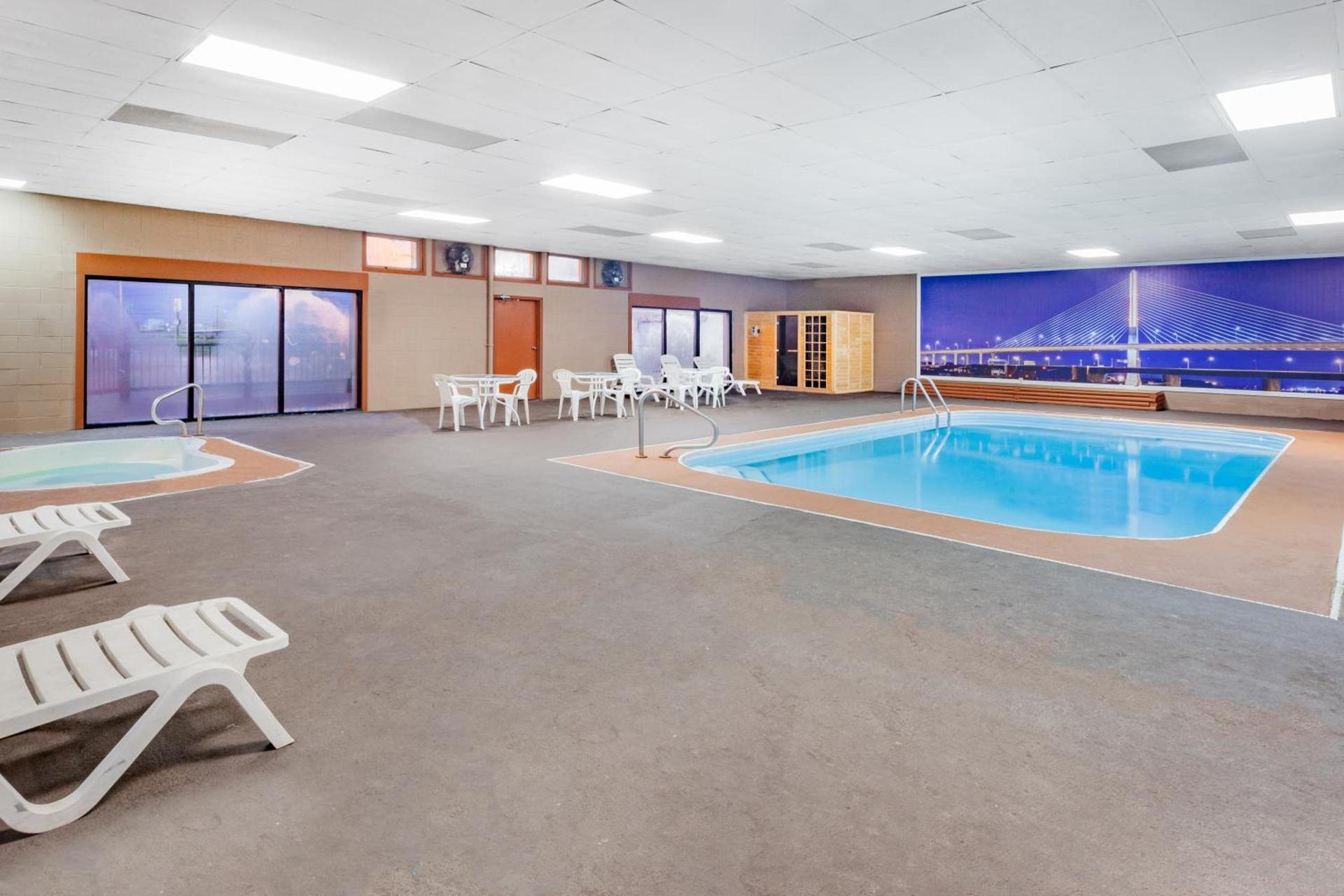 Baymont by Wyndham Perrysburg-Toledo photo 29