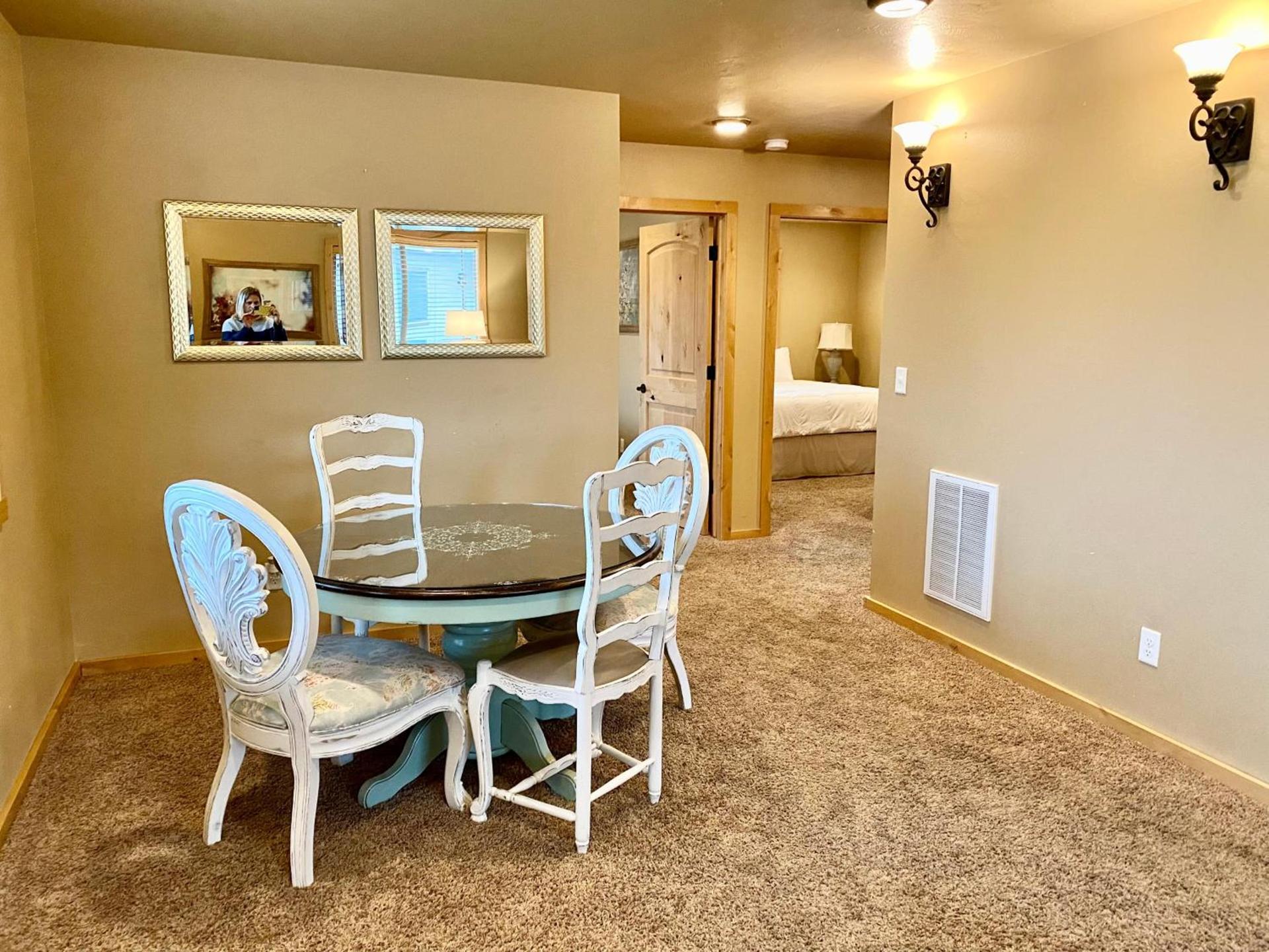 The Raspberry Garden Luxury Hotel & Suites — hotel in Rexburg