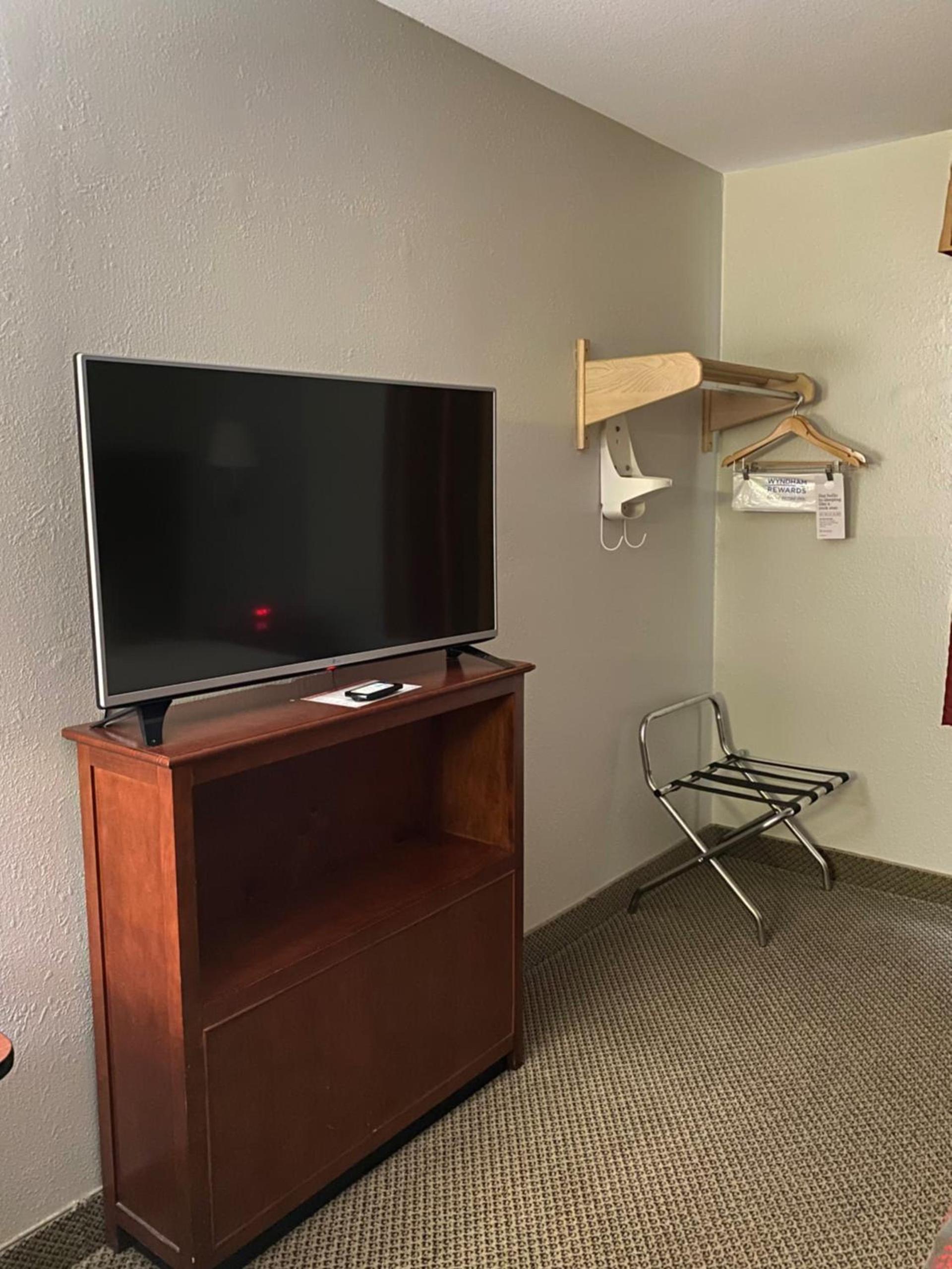 Ramada by Wyndham Sioux Falls photo 5