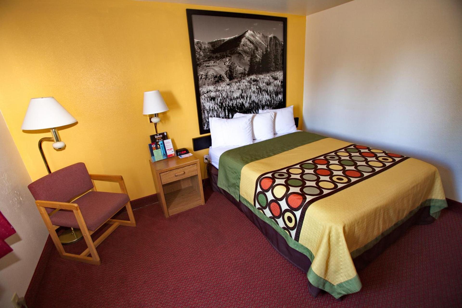 Super 8 by Wyndham Elko photo 31