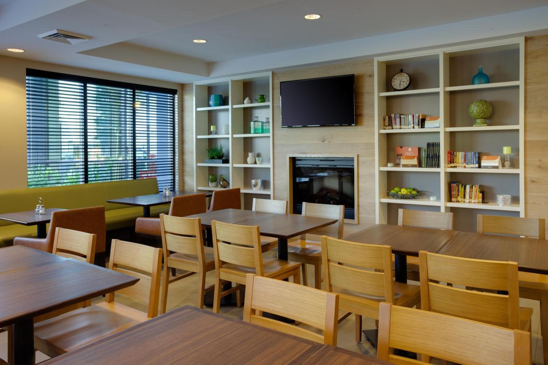 Country Inn & Suites by Radisson, Frederick, MD photo 14