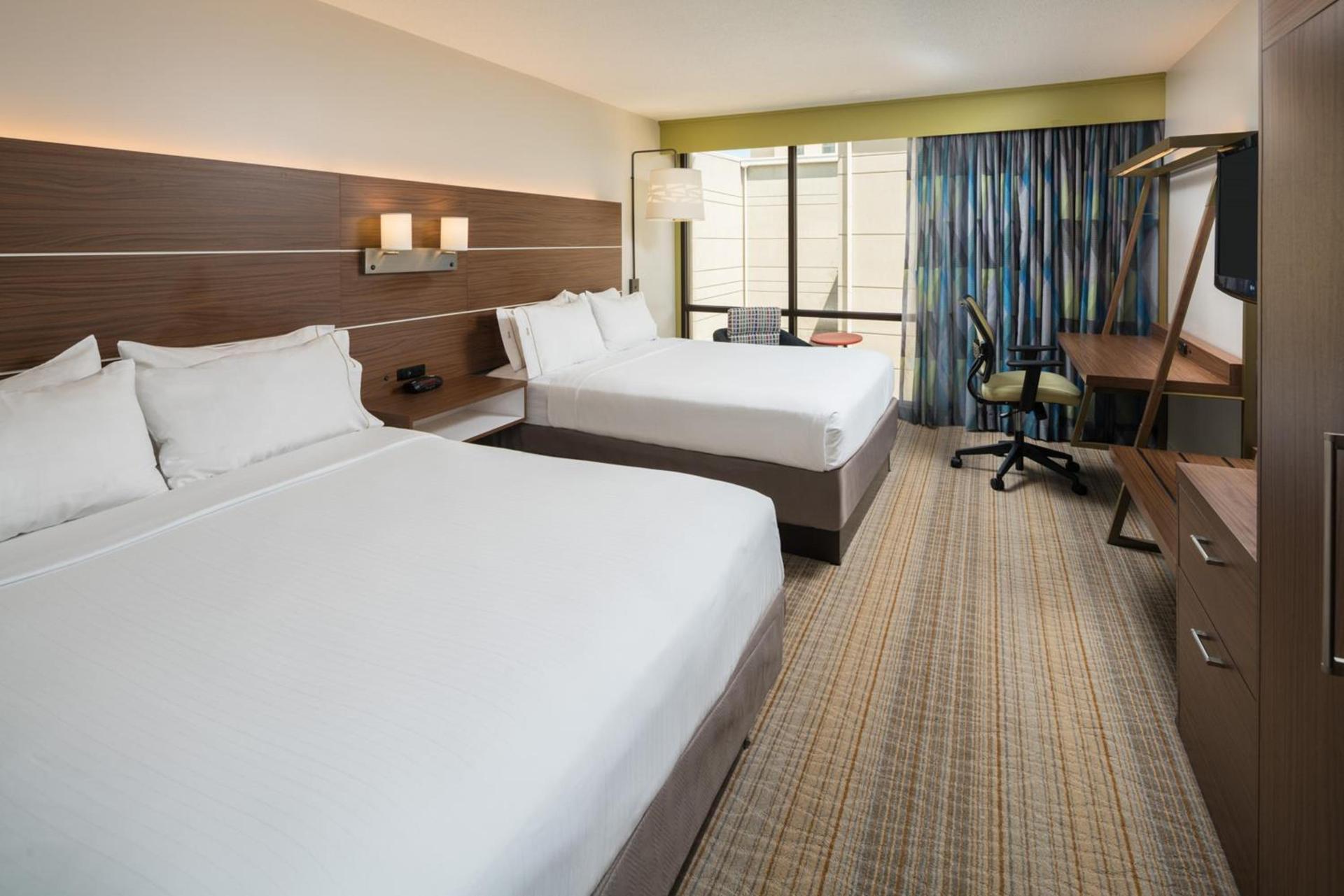 Holiday Inn Express & Suites Springfield by IHG photo 8