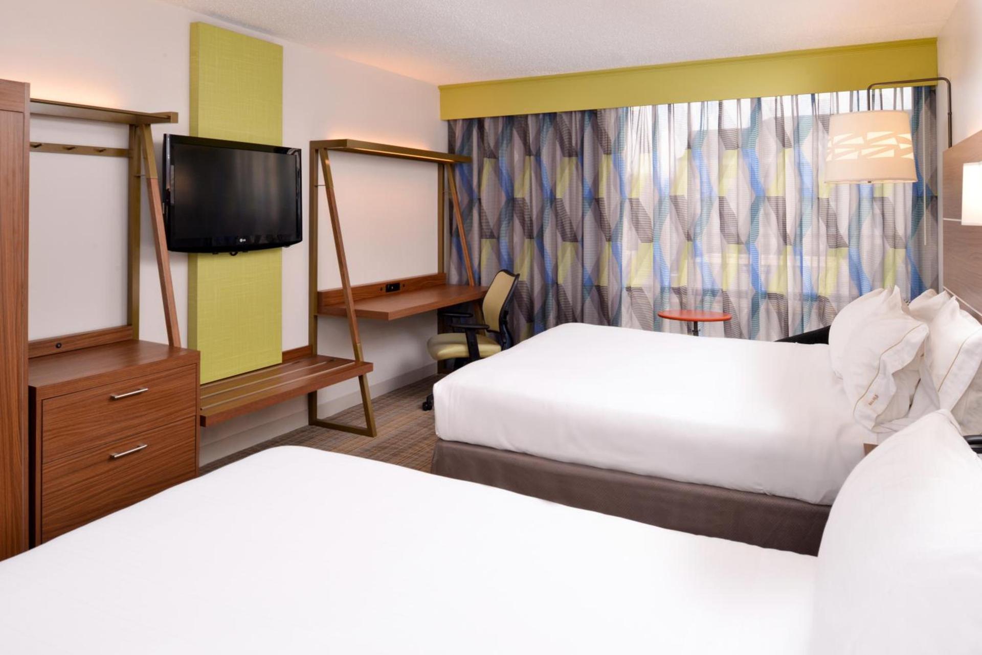 Holiday Inn Express & Suites Springfield by IHG photo 9
