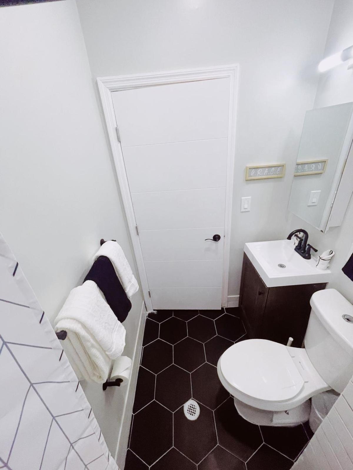 Nine20 Collins Apartments by Lowkl photo 62