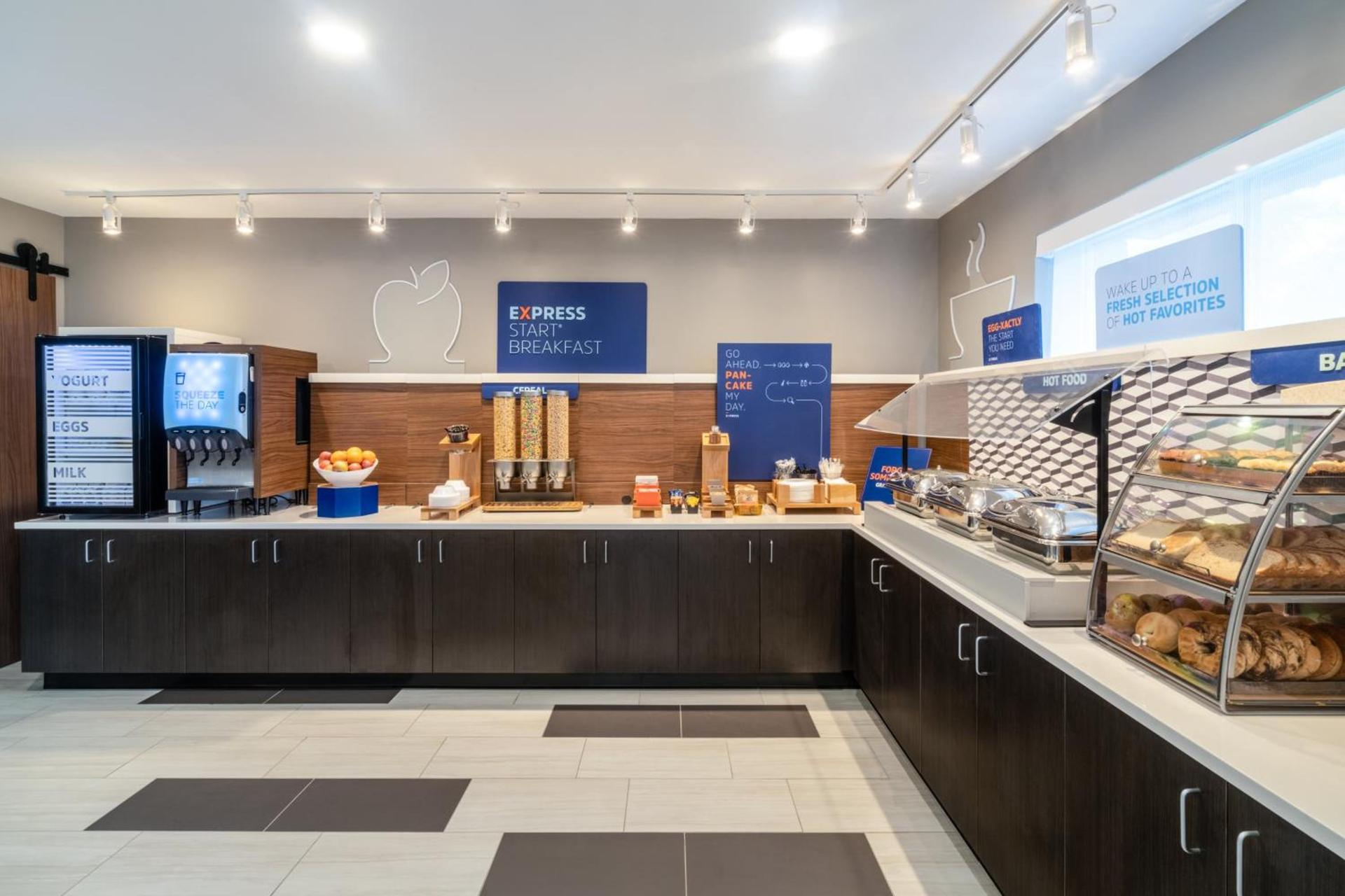 Holiday Inn Express Hotel & Suites Bluffton at Hilton Head Area by IHG photo 8