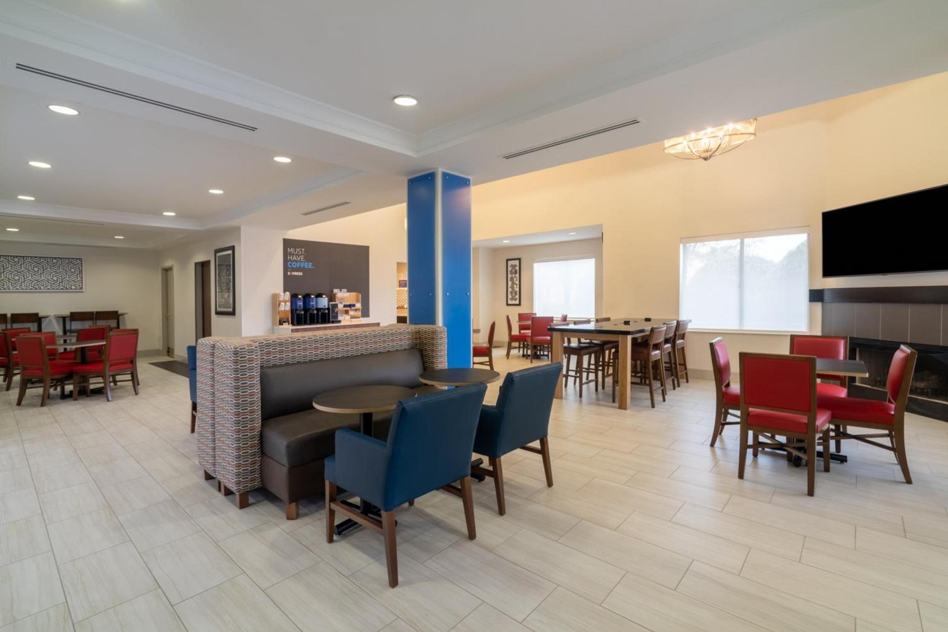 Holiday Inn Express Hotel & Suites Bluffton at Hilton Head Area by IHG photo 24