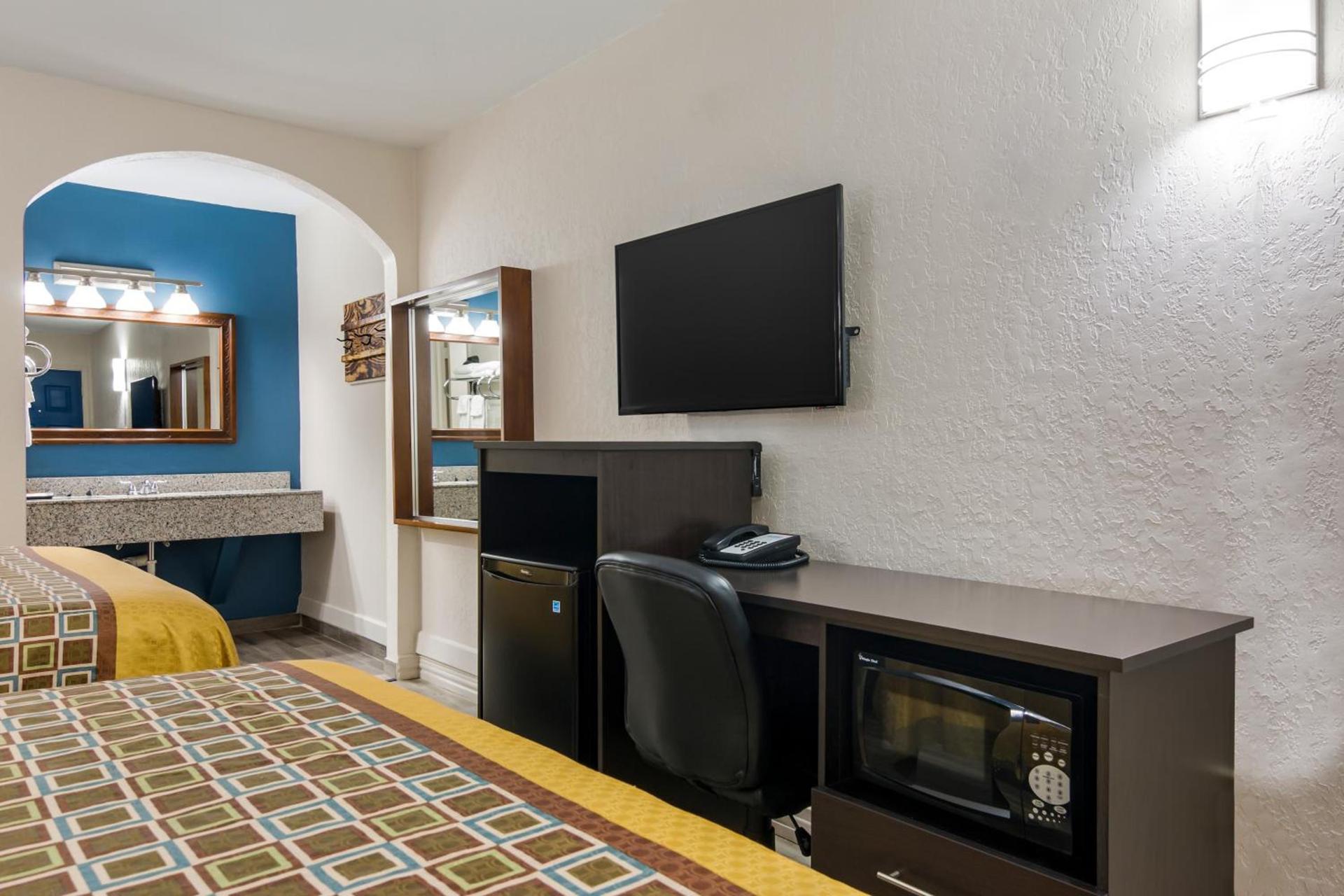 Rodeway Inn Broken Bow-Hochatown photo 40