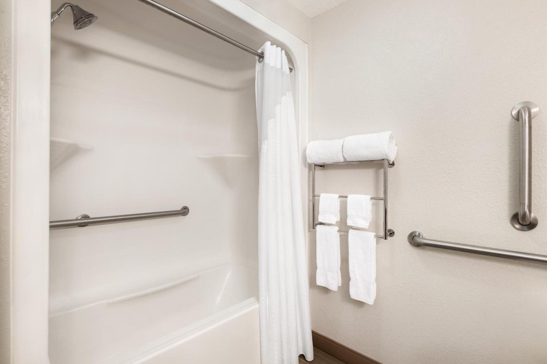 Holiday Inn Express & Suites Pembroke Pines-Sheridan St by IHG photo 43