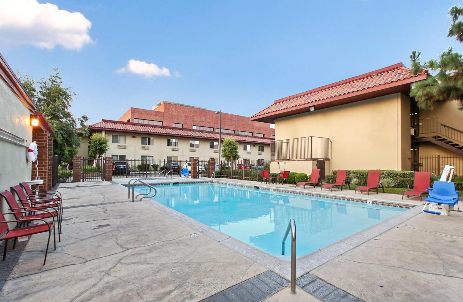 Red Roof Inn Santa Ana photo 4