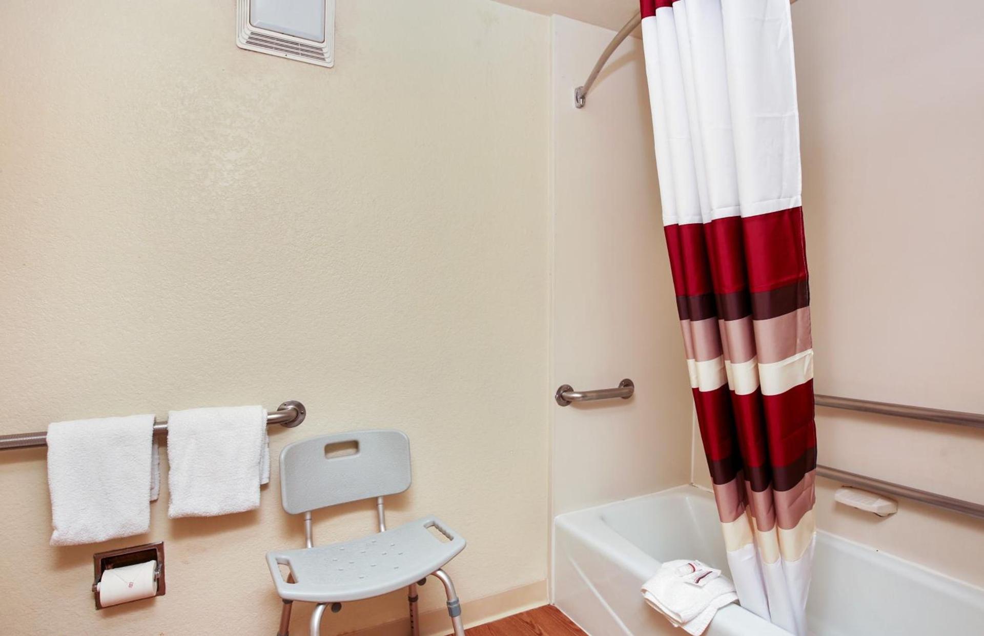 Red Roof Inn Santa Ana photo 20