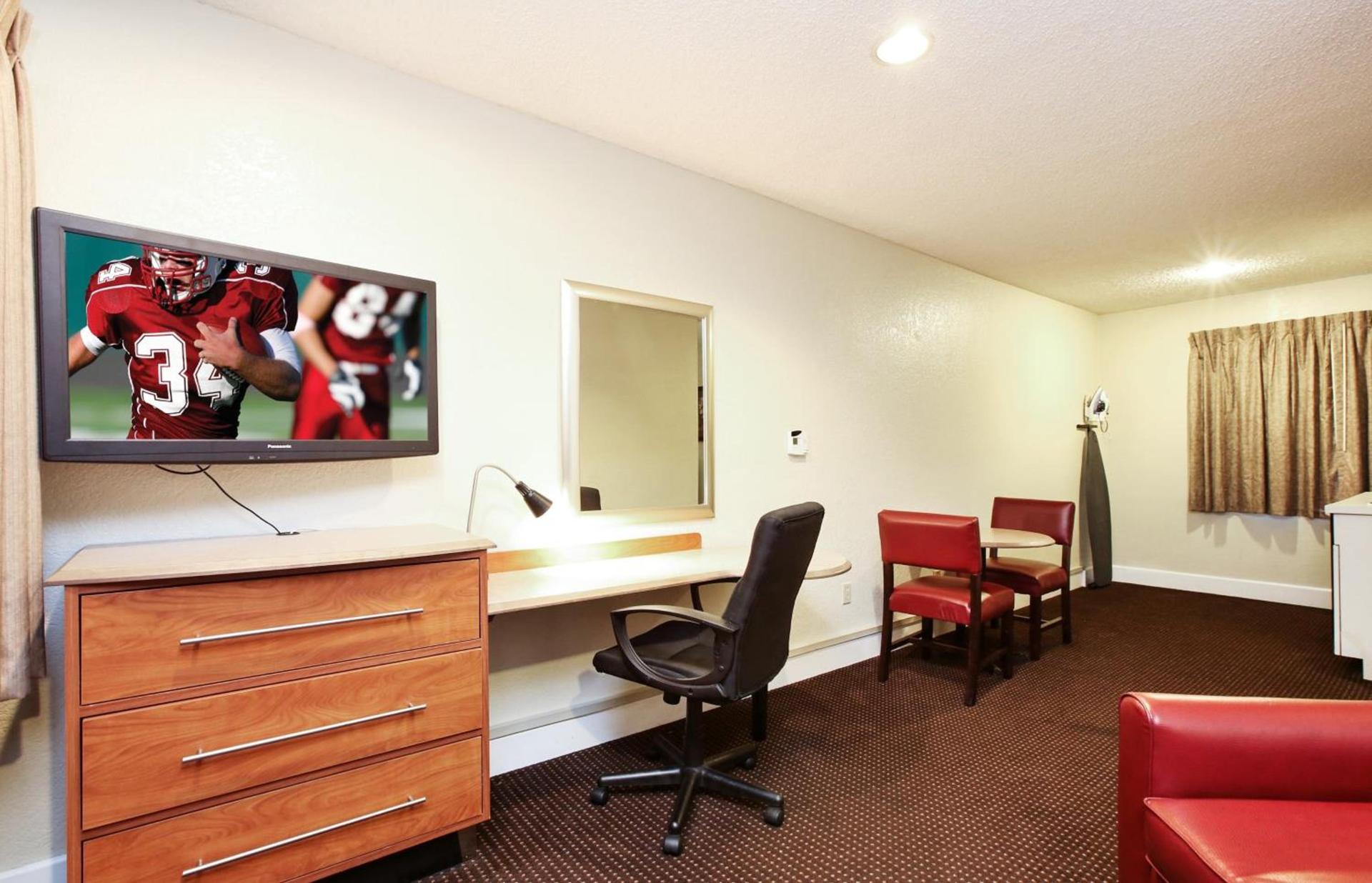 Red Roof Inn Santa Ana photo 10