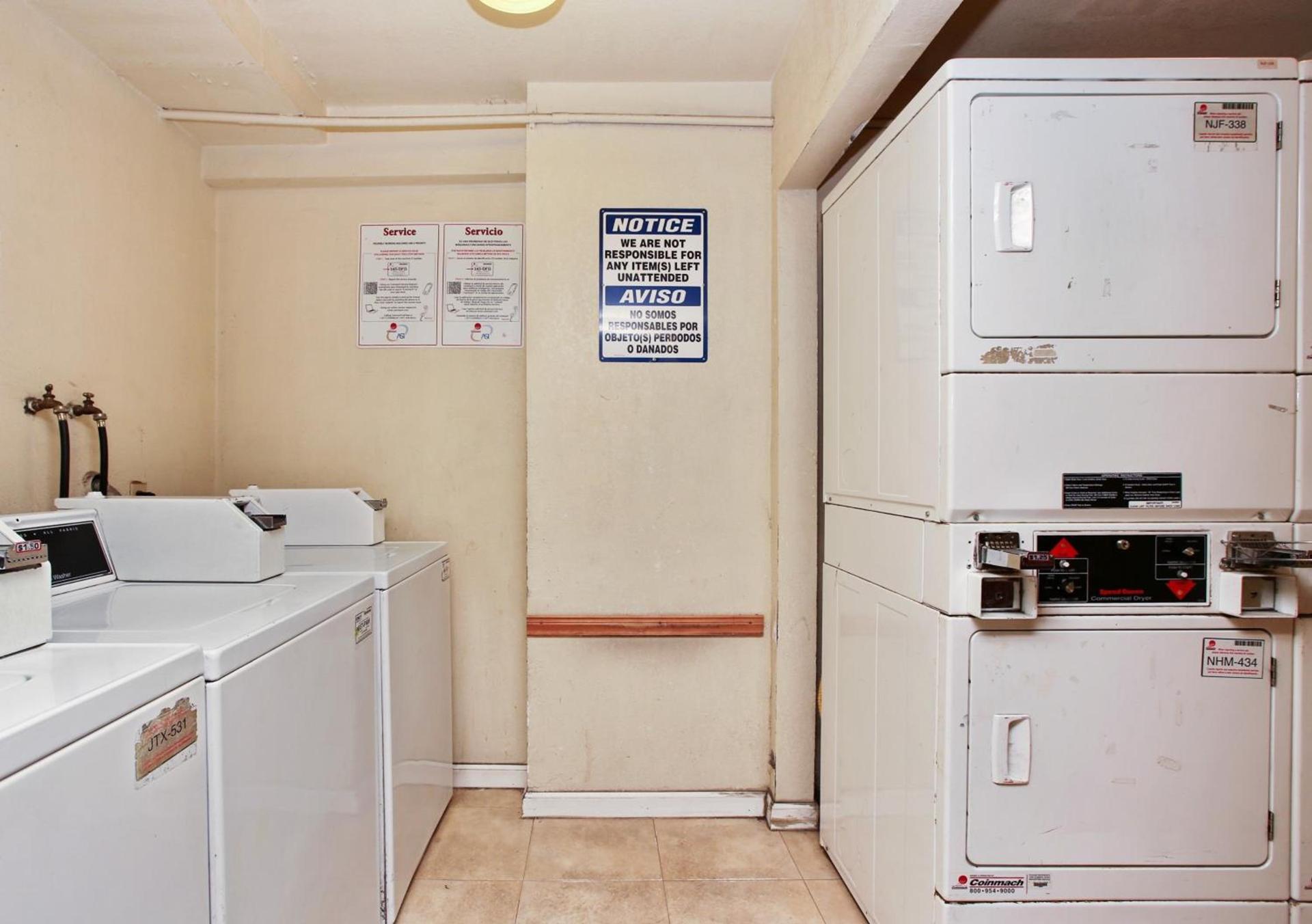 Red Roof Inn Santa Ana photo 9