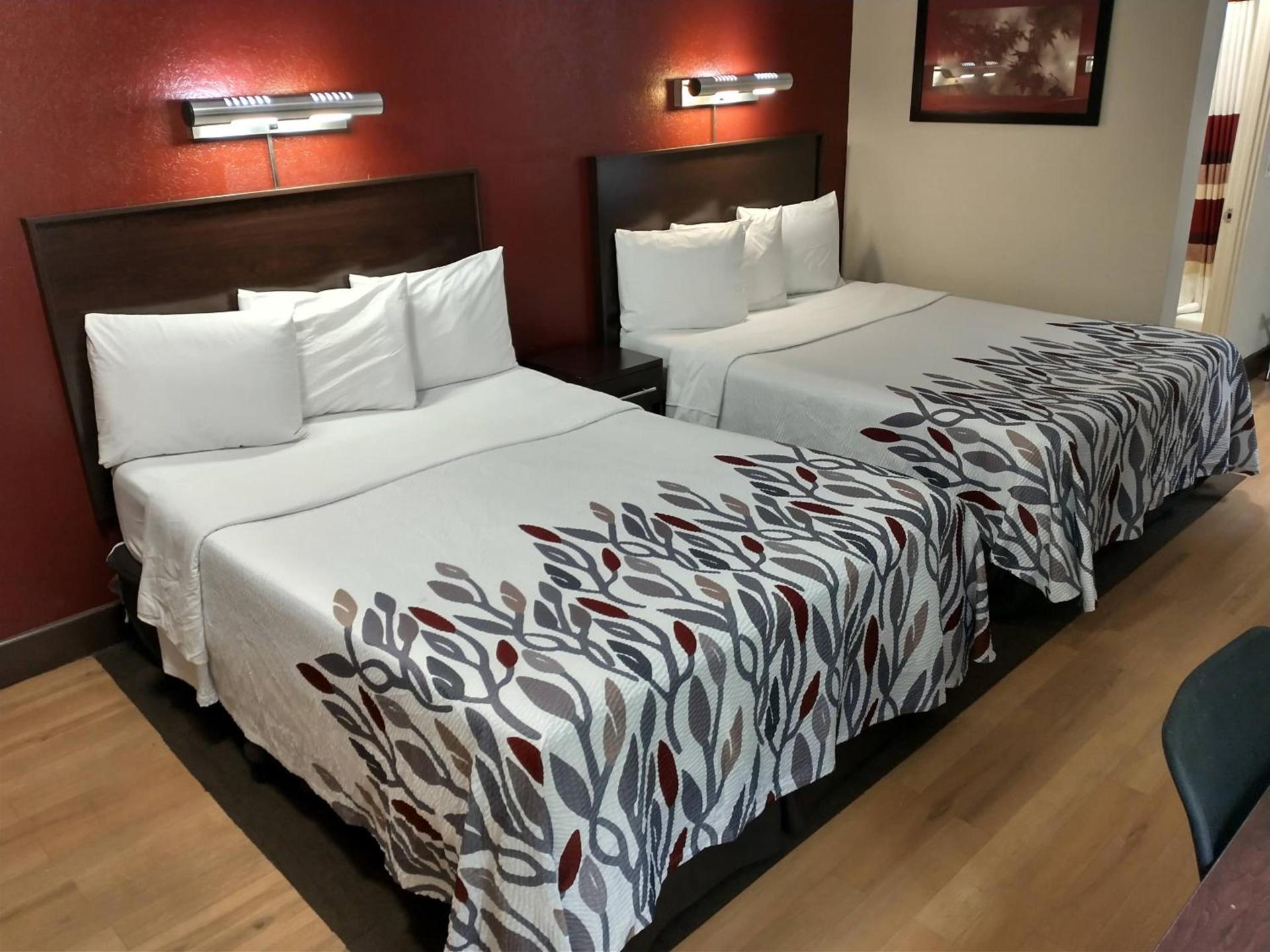 Red Roof Inn Santa Ana photo 13