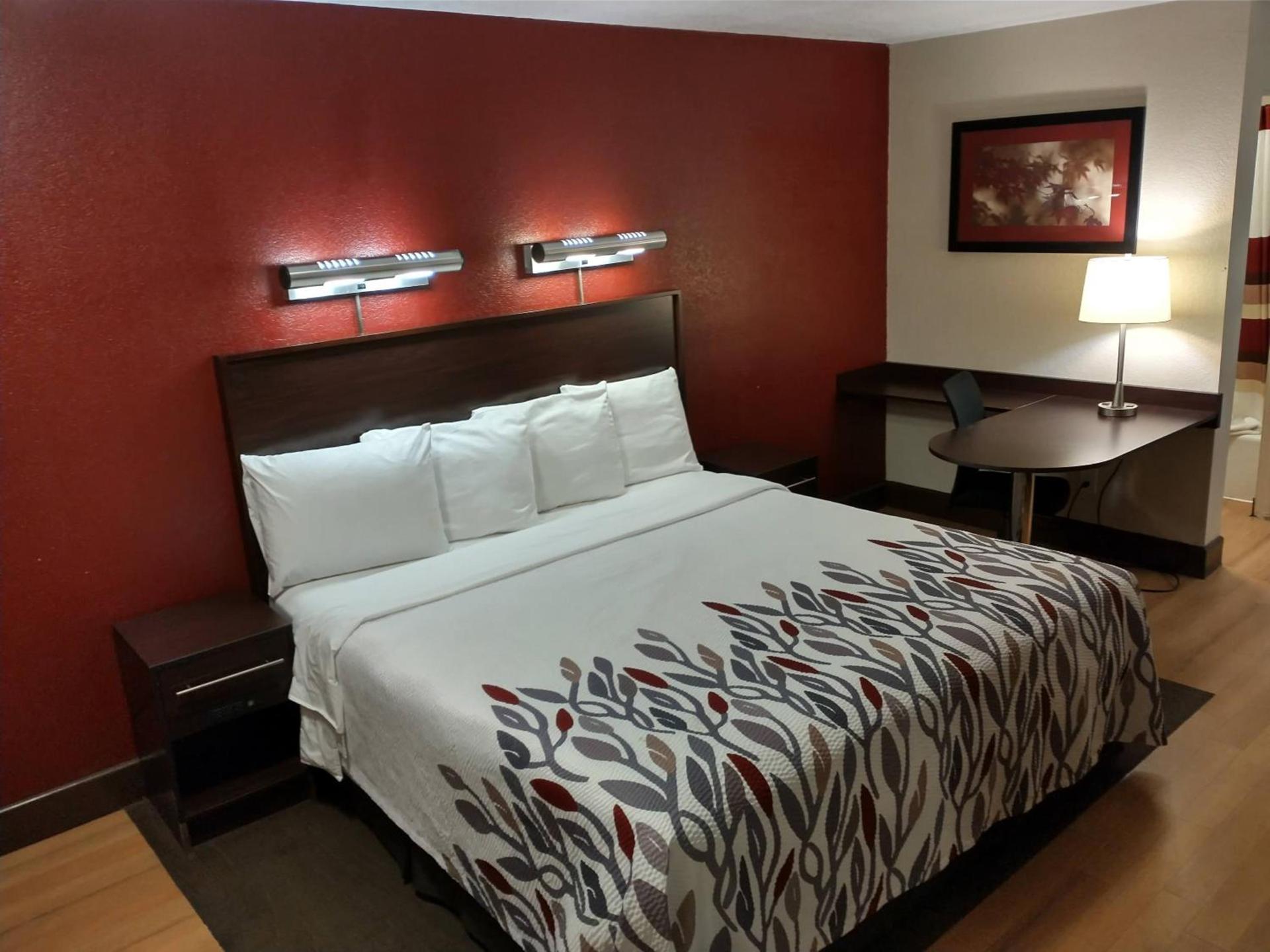 Red Roof Inn Santa Ana photo 11