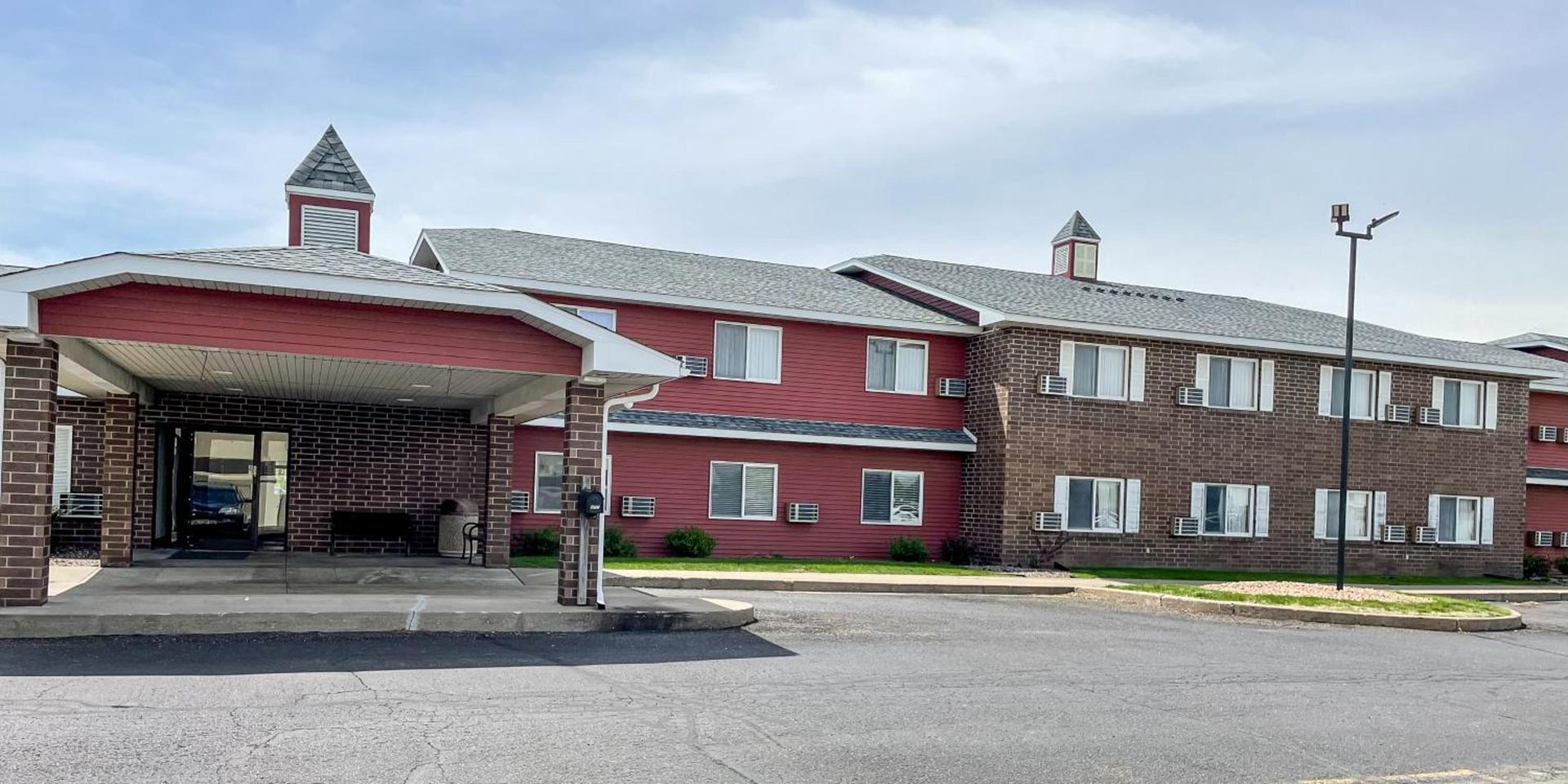 Hudson Inn & Suites — hotel in Hudson